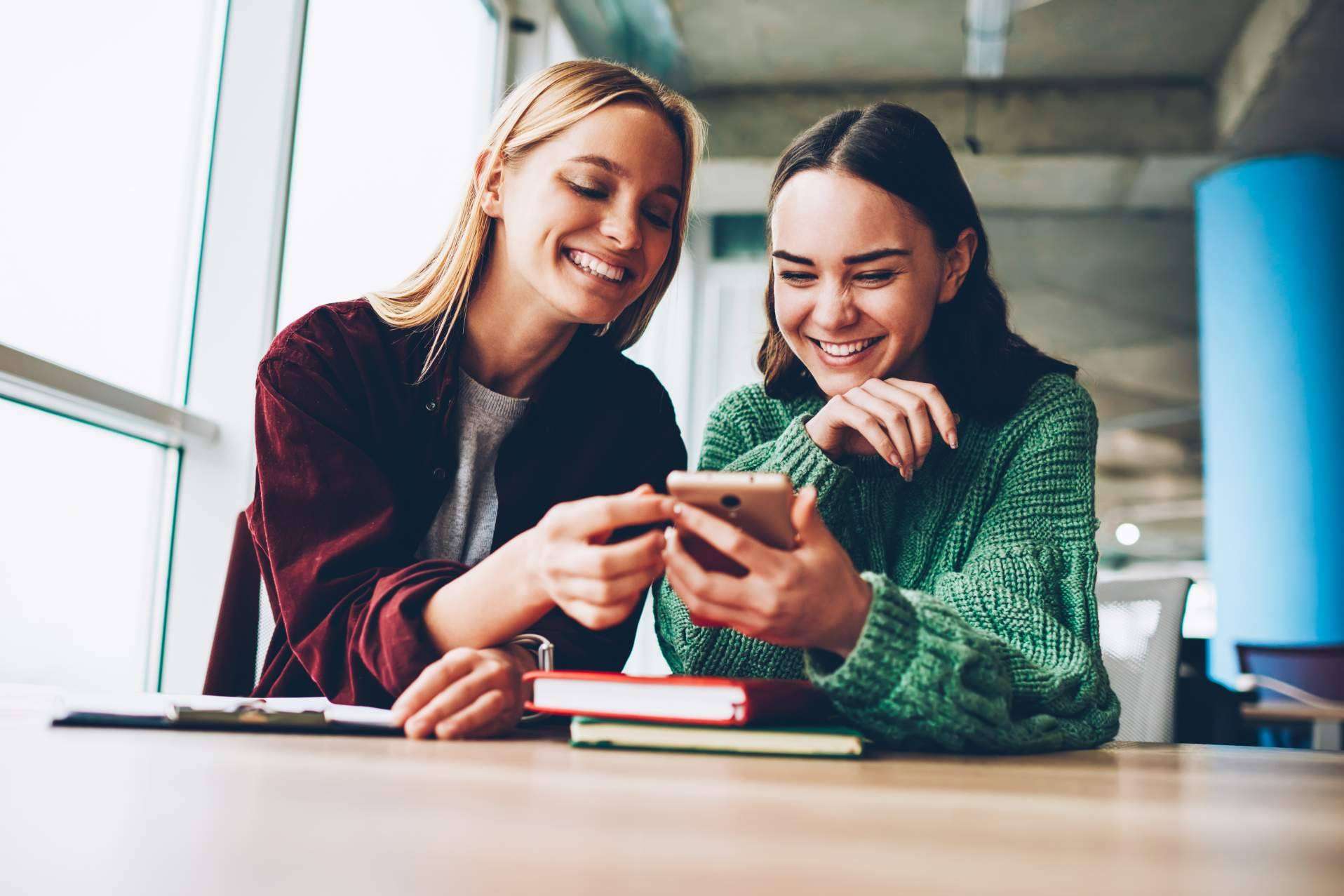 Conseguir una gestión eficiente de redes sociales según el sector con Sambito Digital