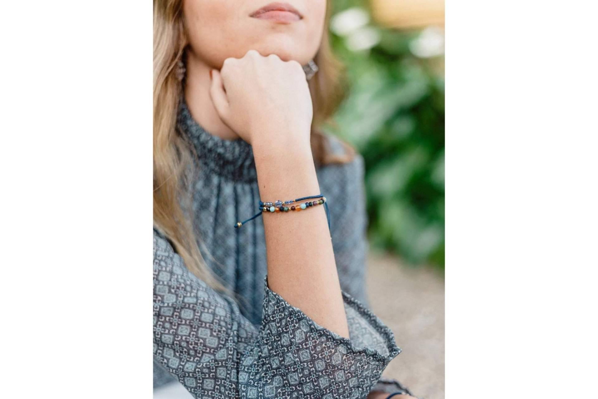 Alessandra Boho y sus pulseras para hombres y mujeres hechas a mano