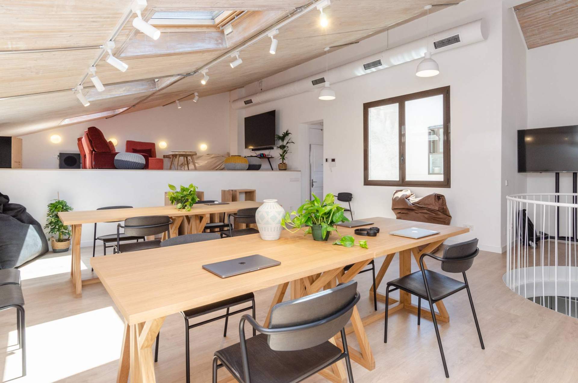 Creación de nuevas startups enfocadas en crear espacios verdes para vivir y trabajar fomentada por la colaboración entre los habitantes de Urban Campus