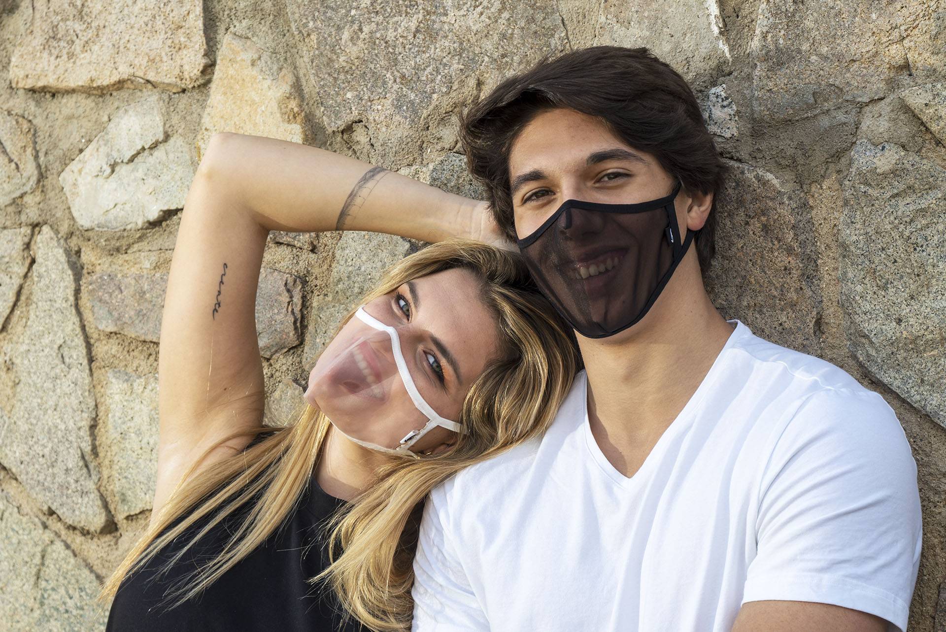 Para comunicarse adecuadamente con personas con minusvalía auditiva, Xula ofrece mascarillas transparentes