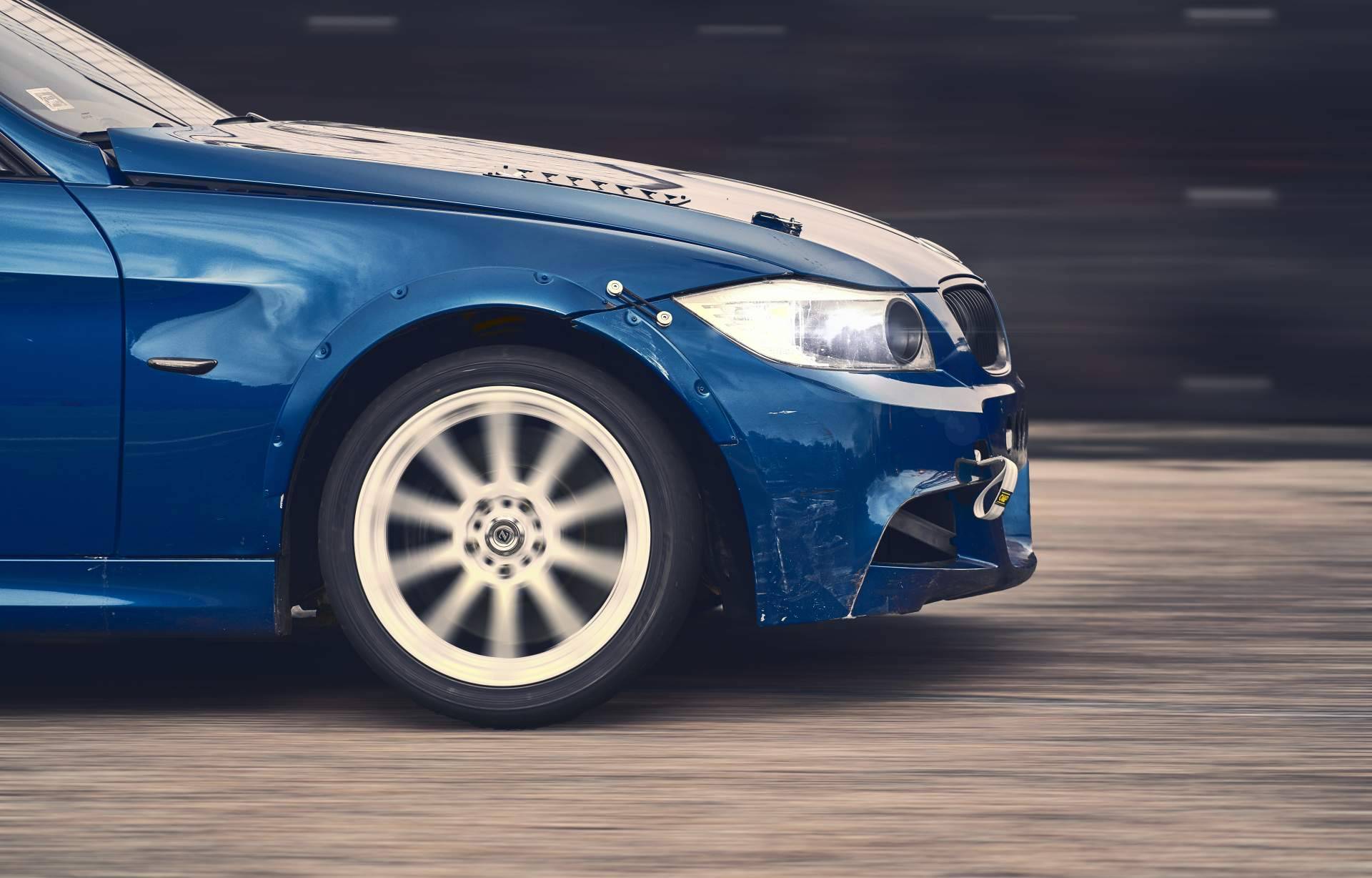 ¿Cuáles son los beneficios de aumentar potencia coche mediante la reprogramación del vehículo con Denikey?
