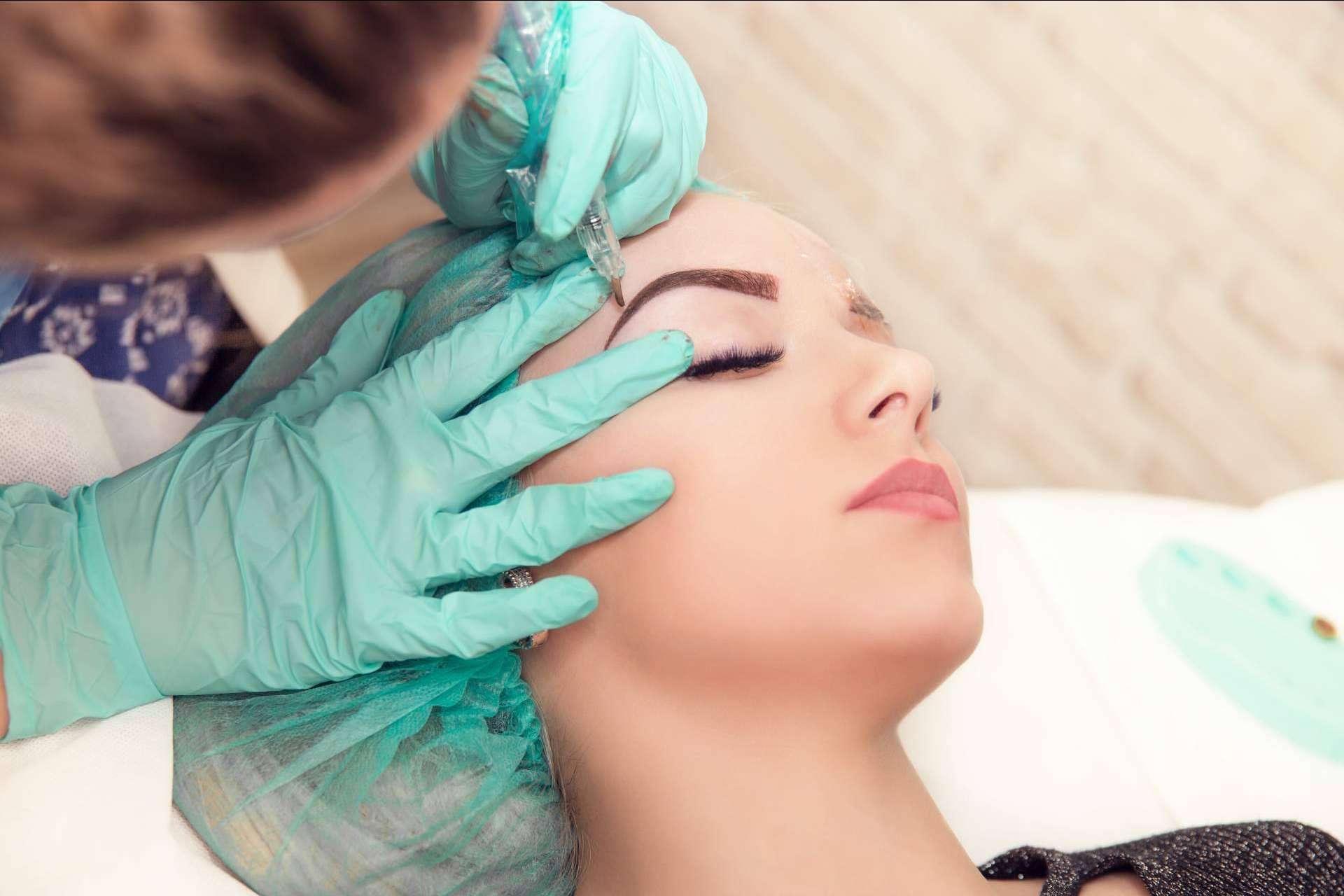 Los servicios de microblading en Valencia con la Dra. Lizeth Alba