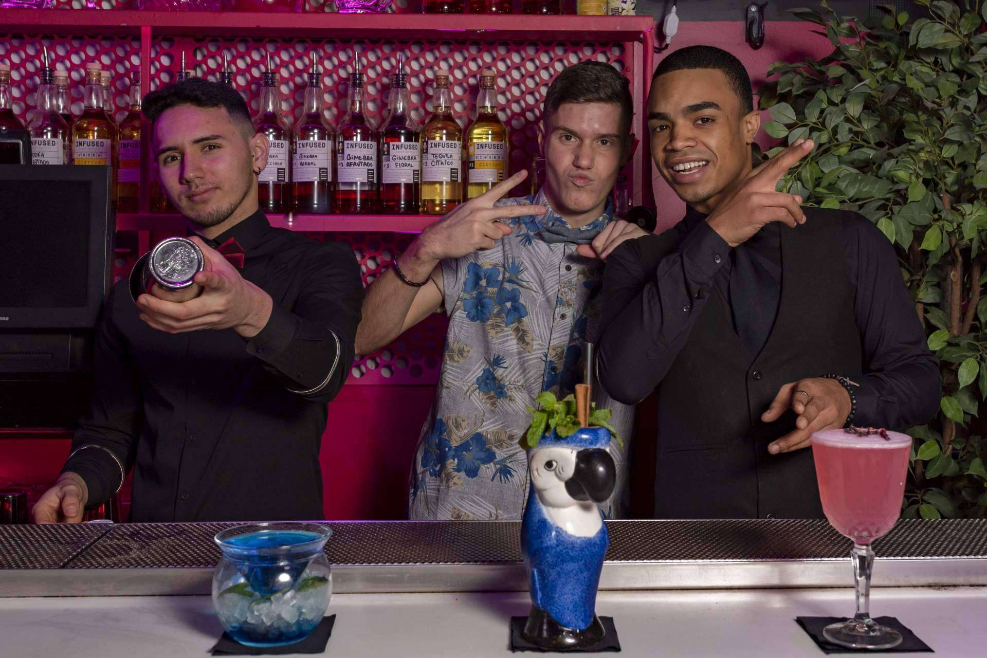 El flair bartending está de moda, las tendencias según ESCOM