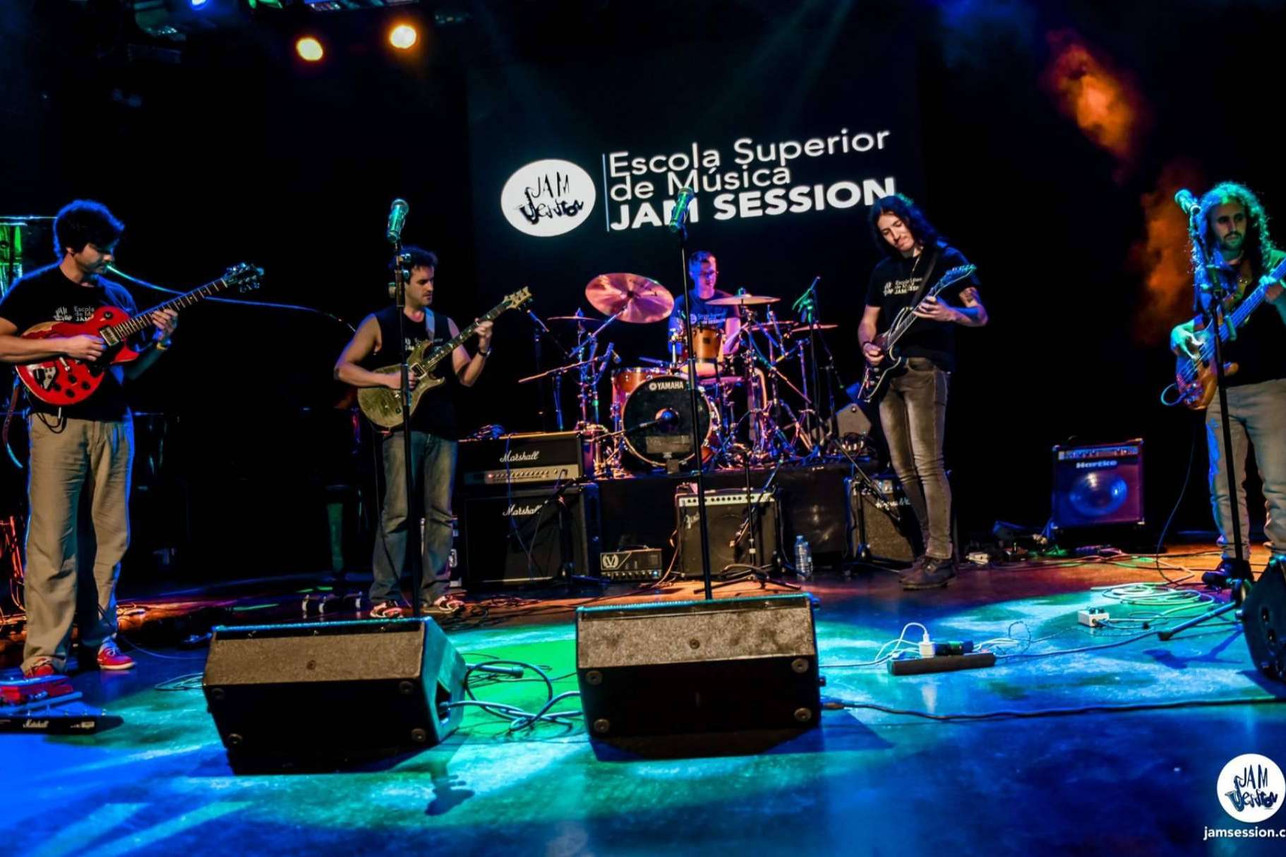 Personas de todo el territorio nacional viajan a Barcelona para obtener el primer título superior oficial en músicas actuales que ofrece la Escuela Superior de Música Jam Session