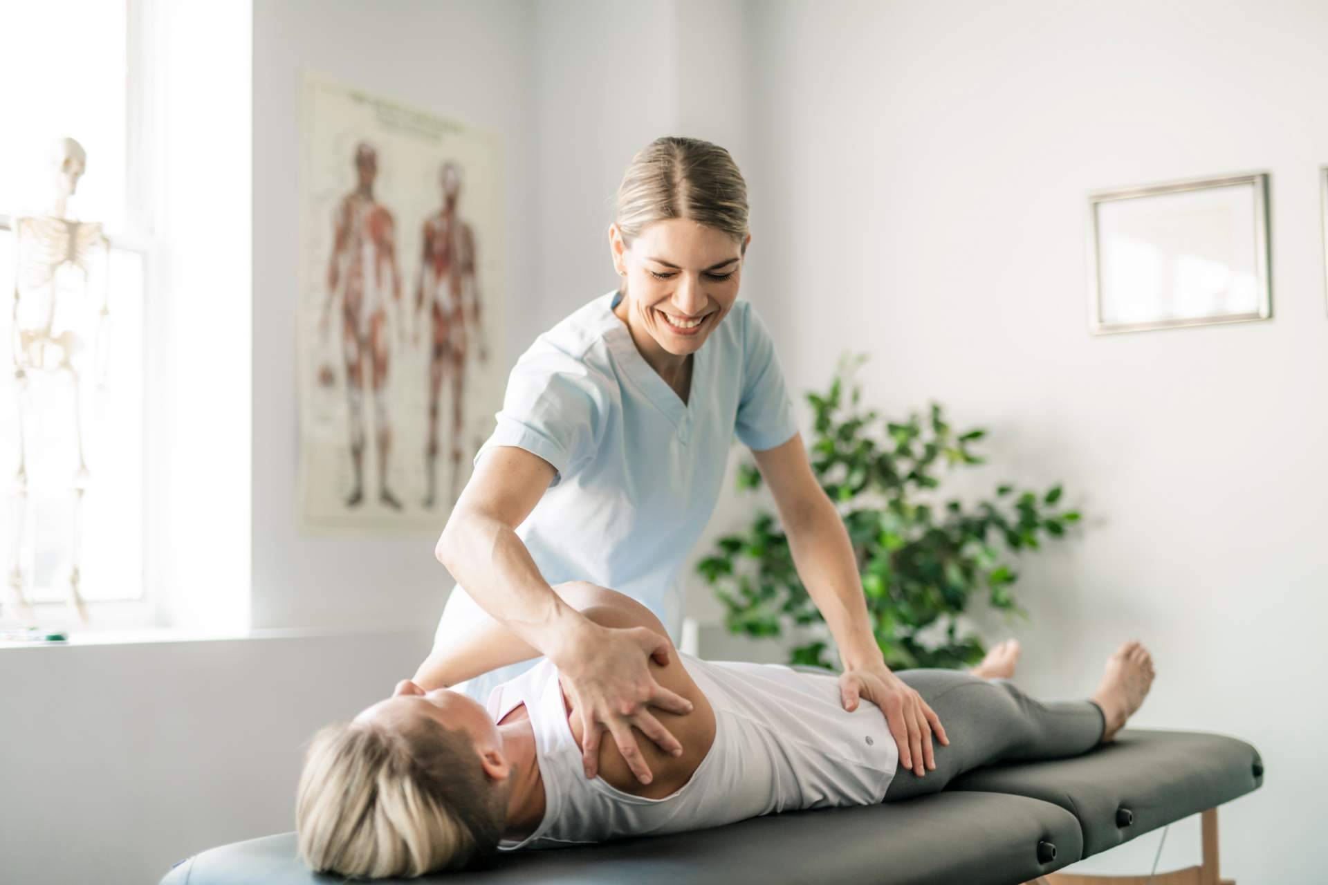 La fisioterapia, motor del bienestar, según FisioClinics