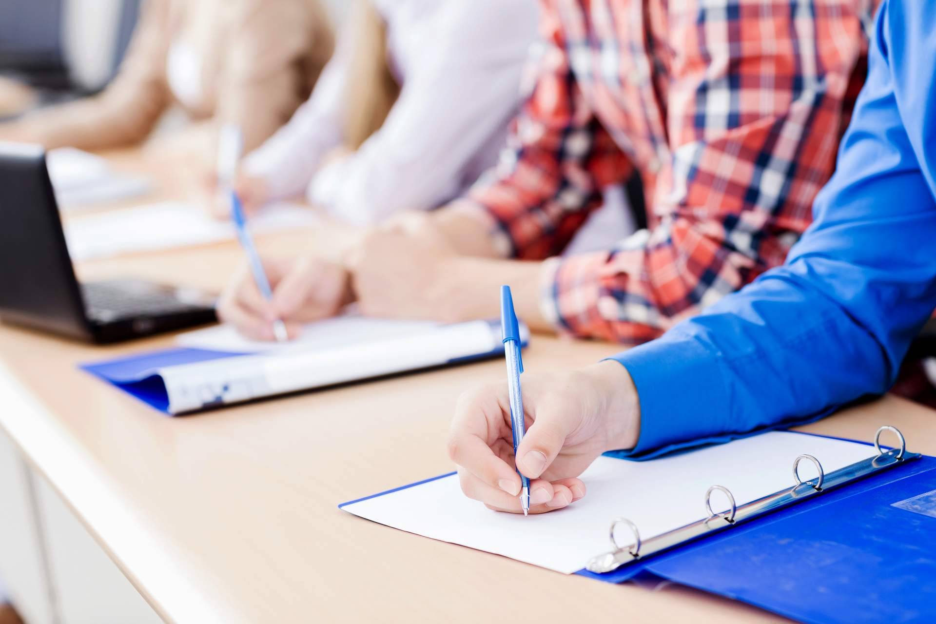 El buscador que incluye las mejores academias de oposiciones, academias.com