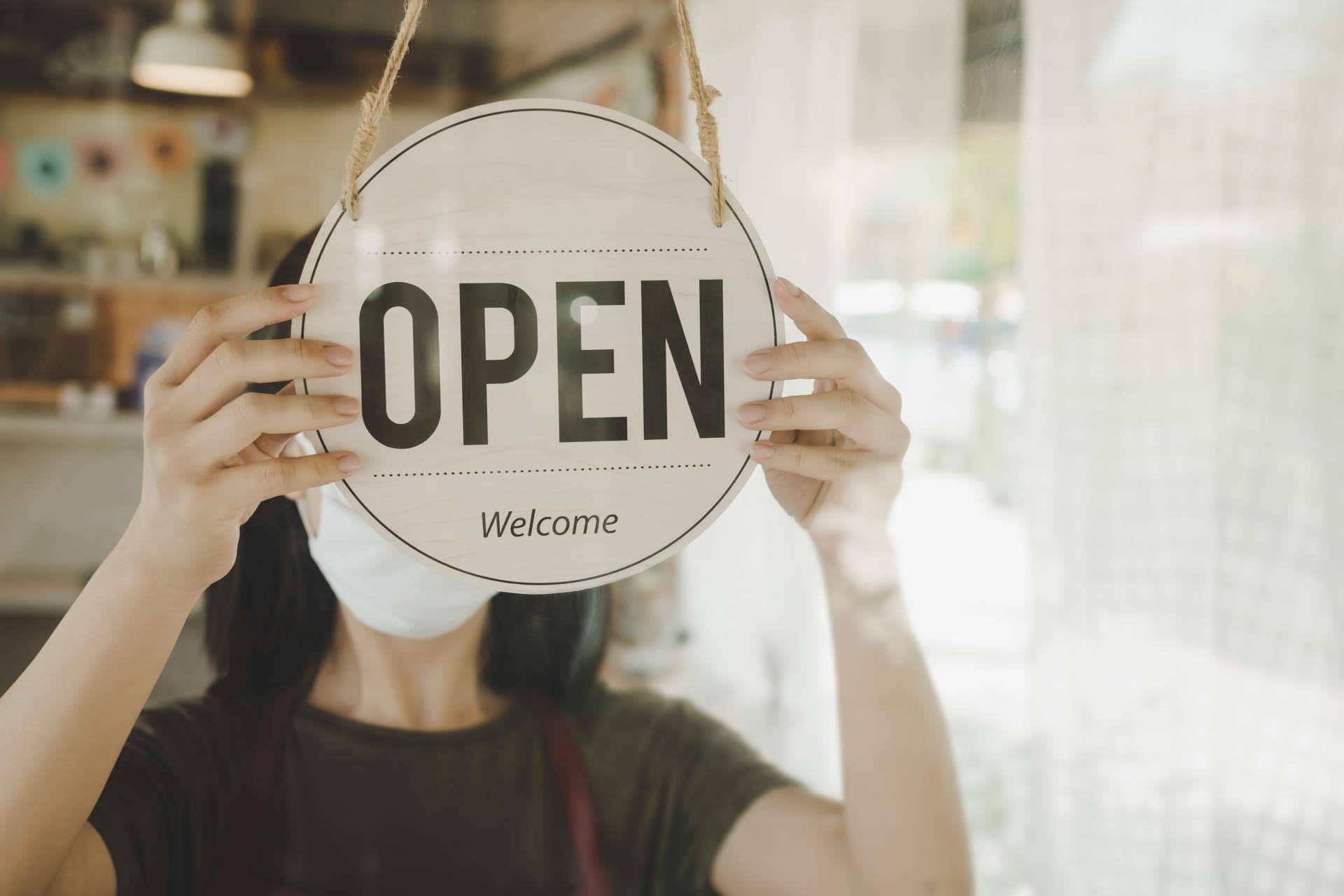 ¿Por qué realizar la constitución de empresa de la mano de la gestoría Entre Trámites?
