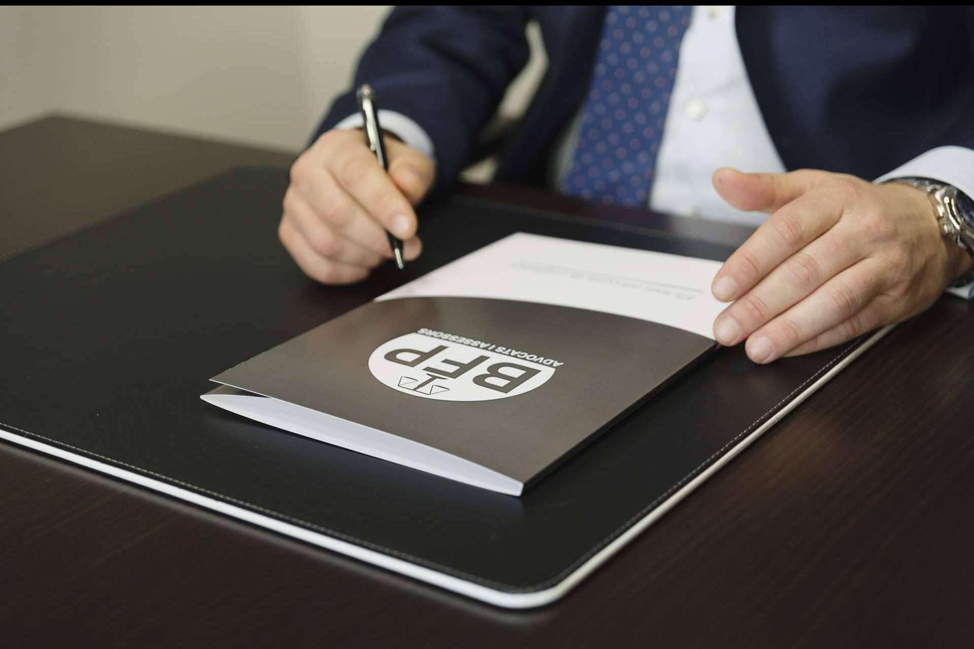 Ante cualquier duda o conflicto en la tramitación de la herencia es posible contactar con BFP Abogados, especialistas en derecho de sucesiones