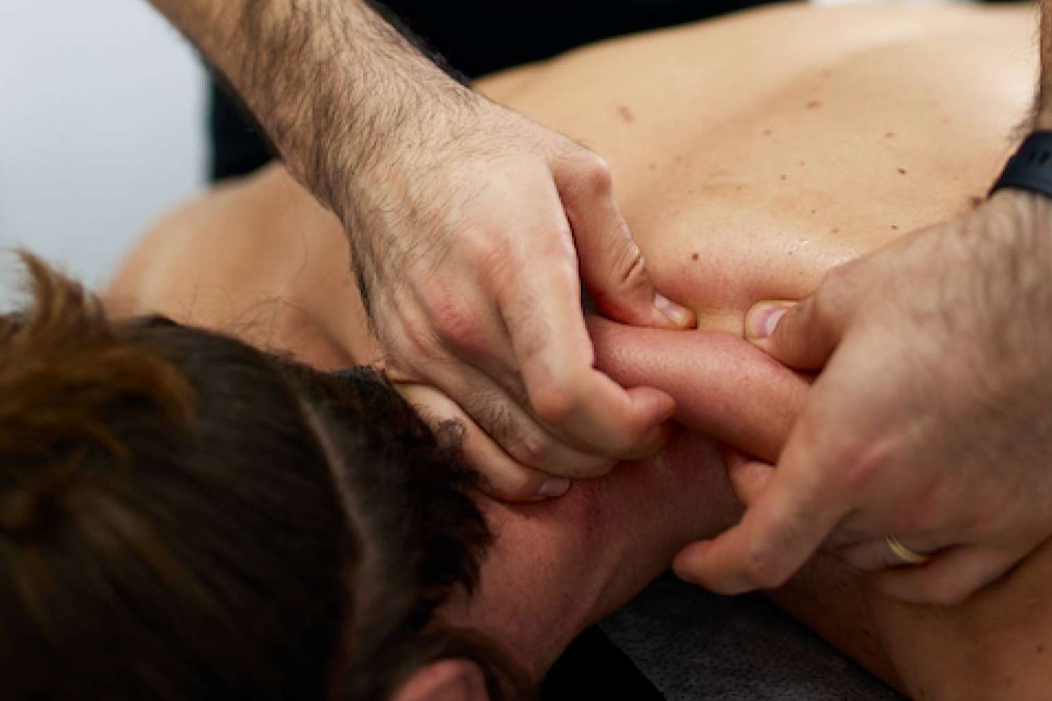 No acostumbrarse al dolor que causa una lesión cervical o lumbar, la recomendación de SOIFIT