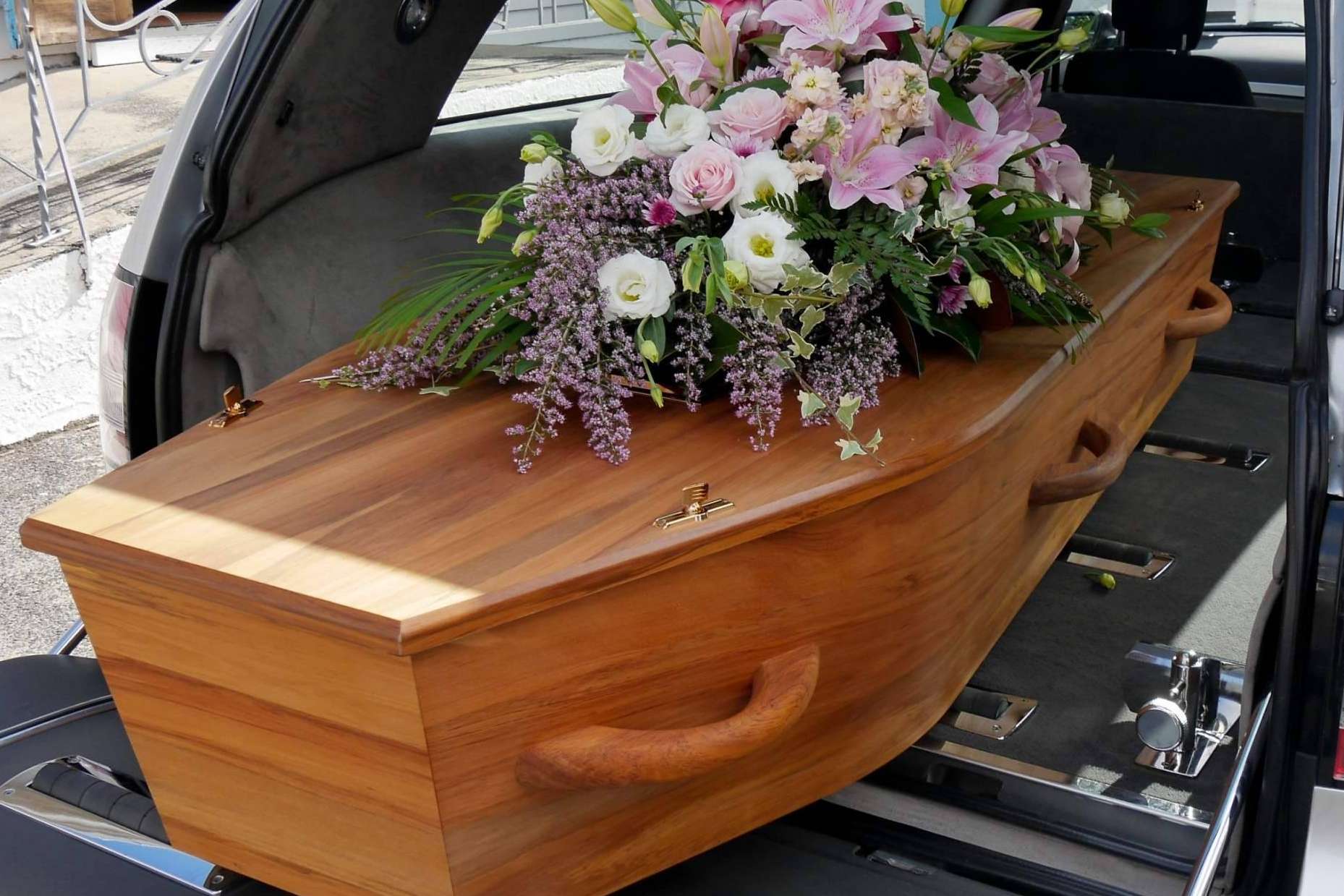 El comparador de funerarias en Barcelona Funos explica los trámites a seguir tras el fallecimiento de una persona