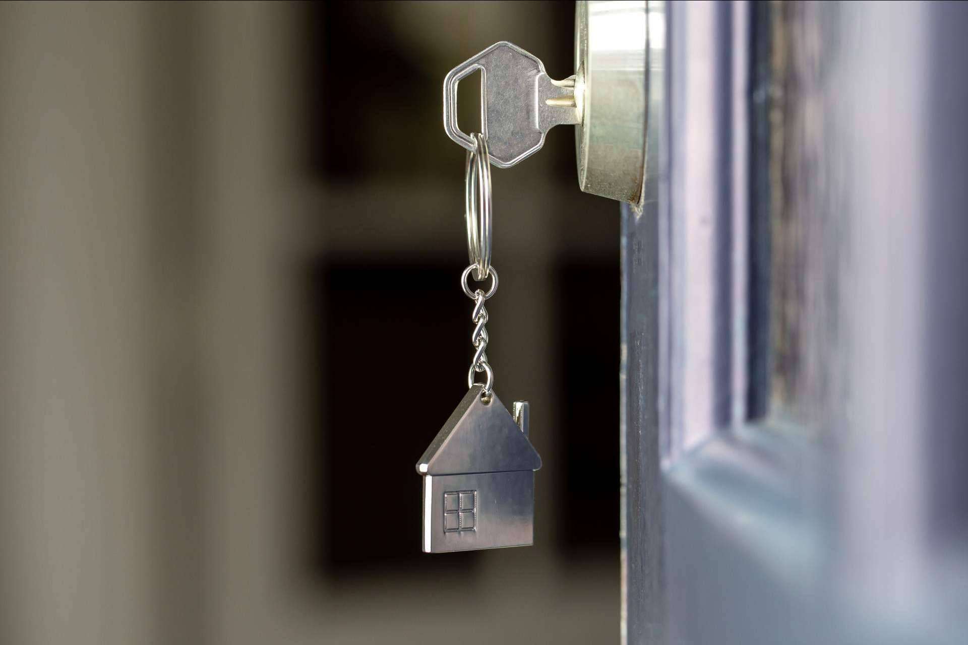 ¿Qué factores se deben considerar al momento de comprar un inmueble de segunda mano? ¿Cómo puede ayudar un intermediario hipotecario?