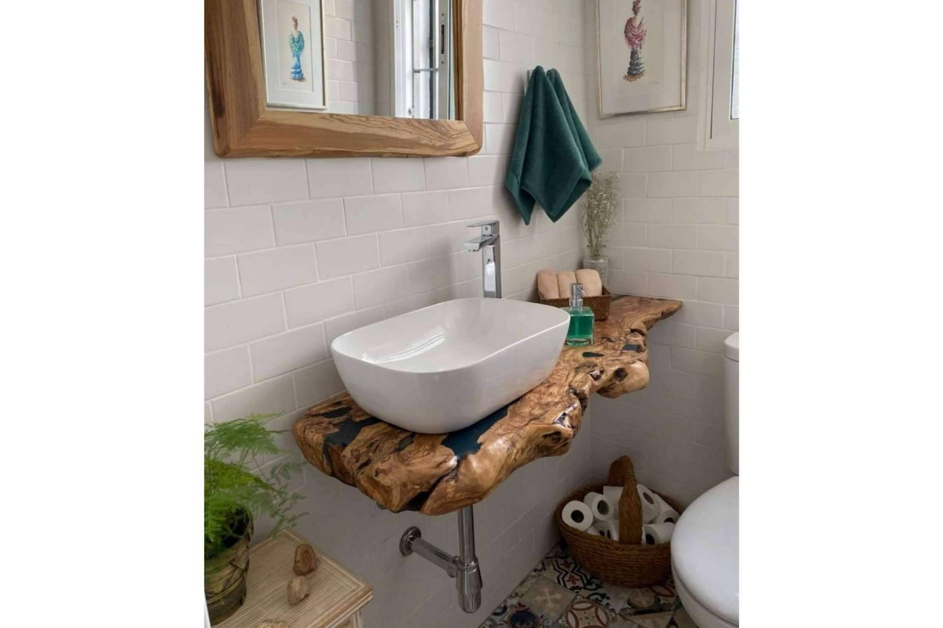 Encimeras de Olivo, un toque natural y elegante para el baño