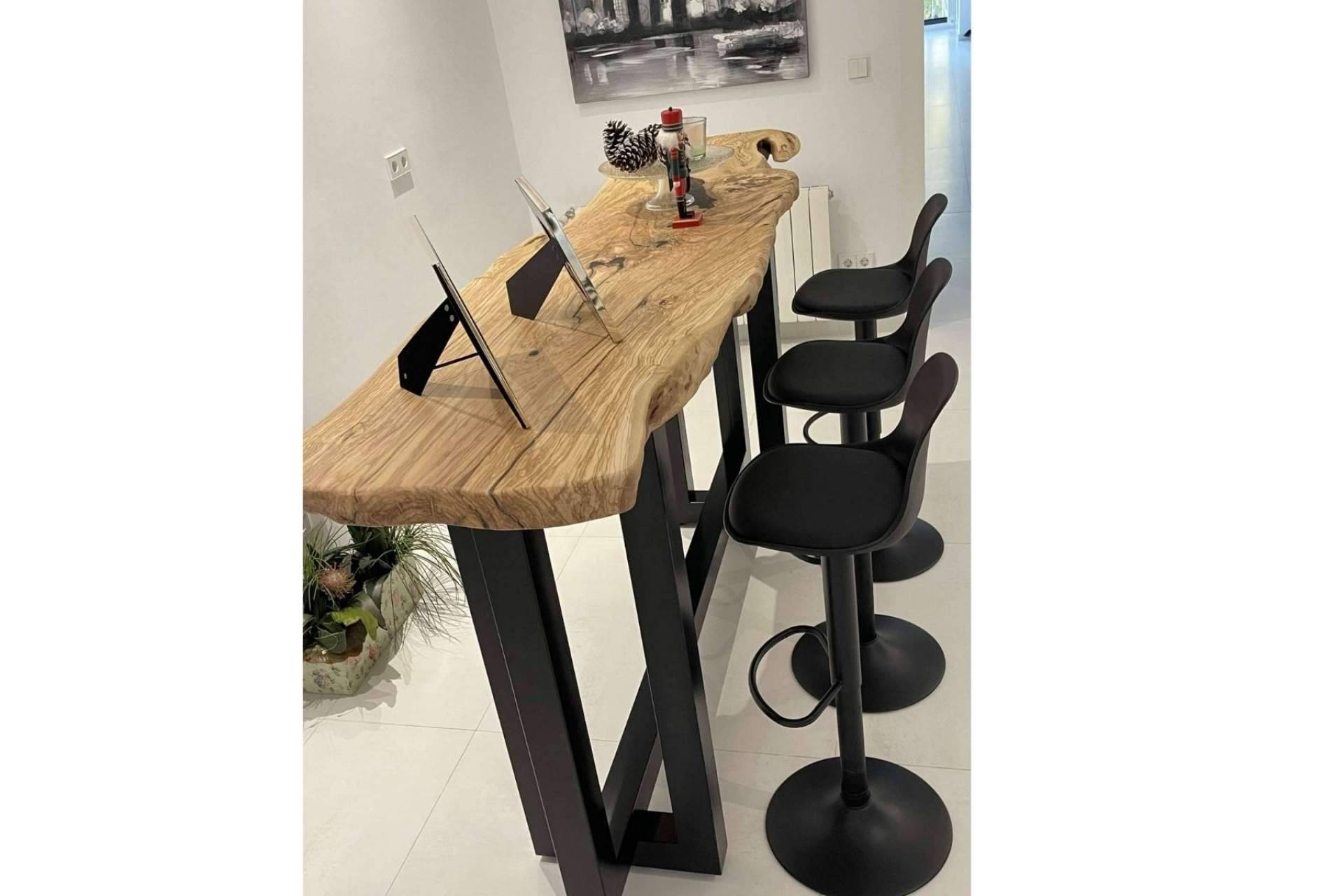 Las mesas de olivo de Encimeras de Olivo visten los espacios con belleza y elegancia