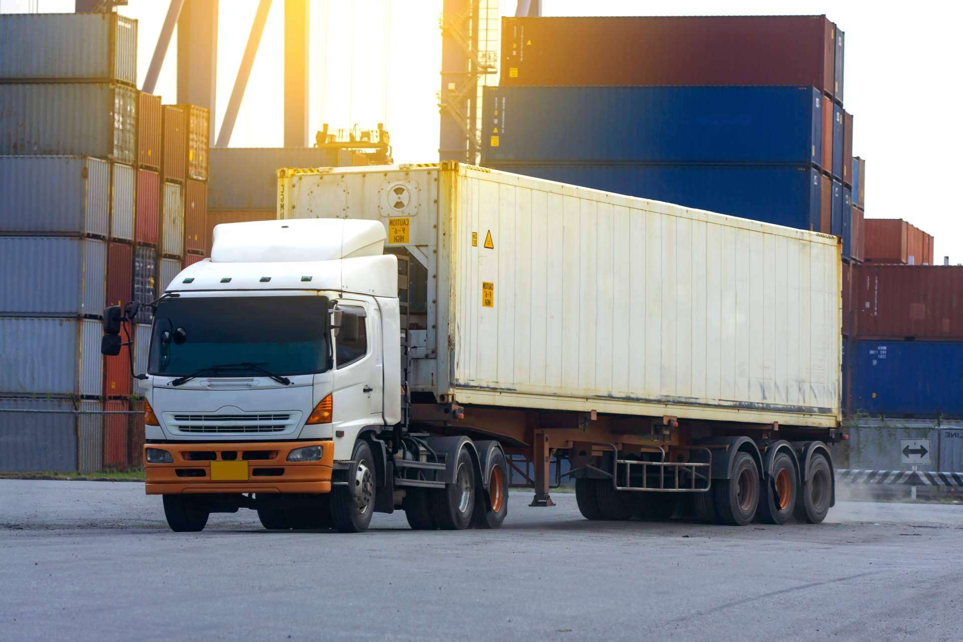 Destacar en el mercado del transporte de mercancías con la gestoría de transporte Gesticotrans