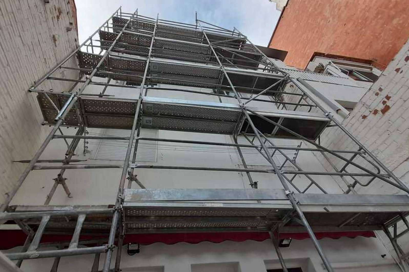 Andamios para obras en comunidades de vecinos