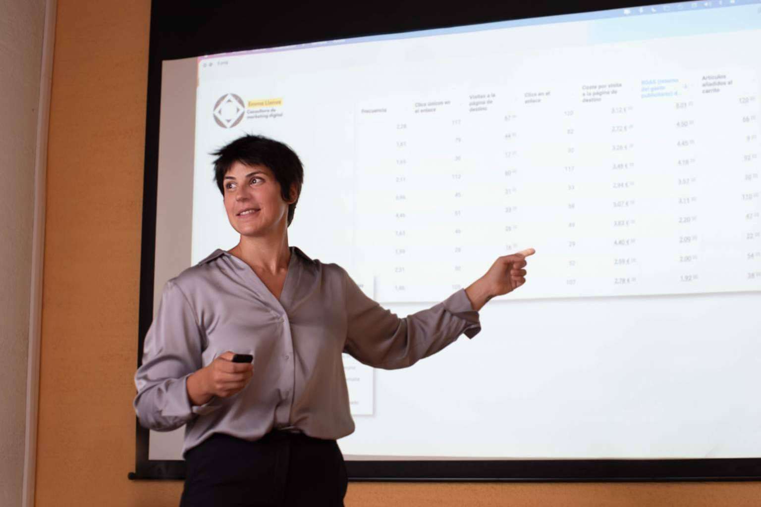 Cursos gratuitos sobre Facebook Ads en la Academia de Marketing Digital de Emma Llensa