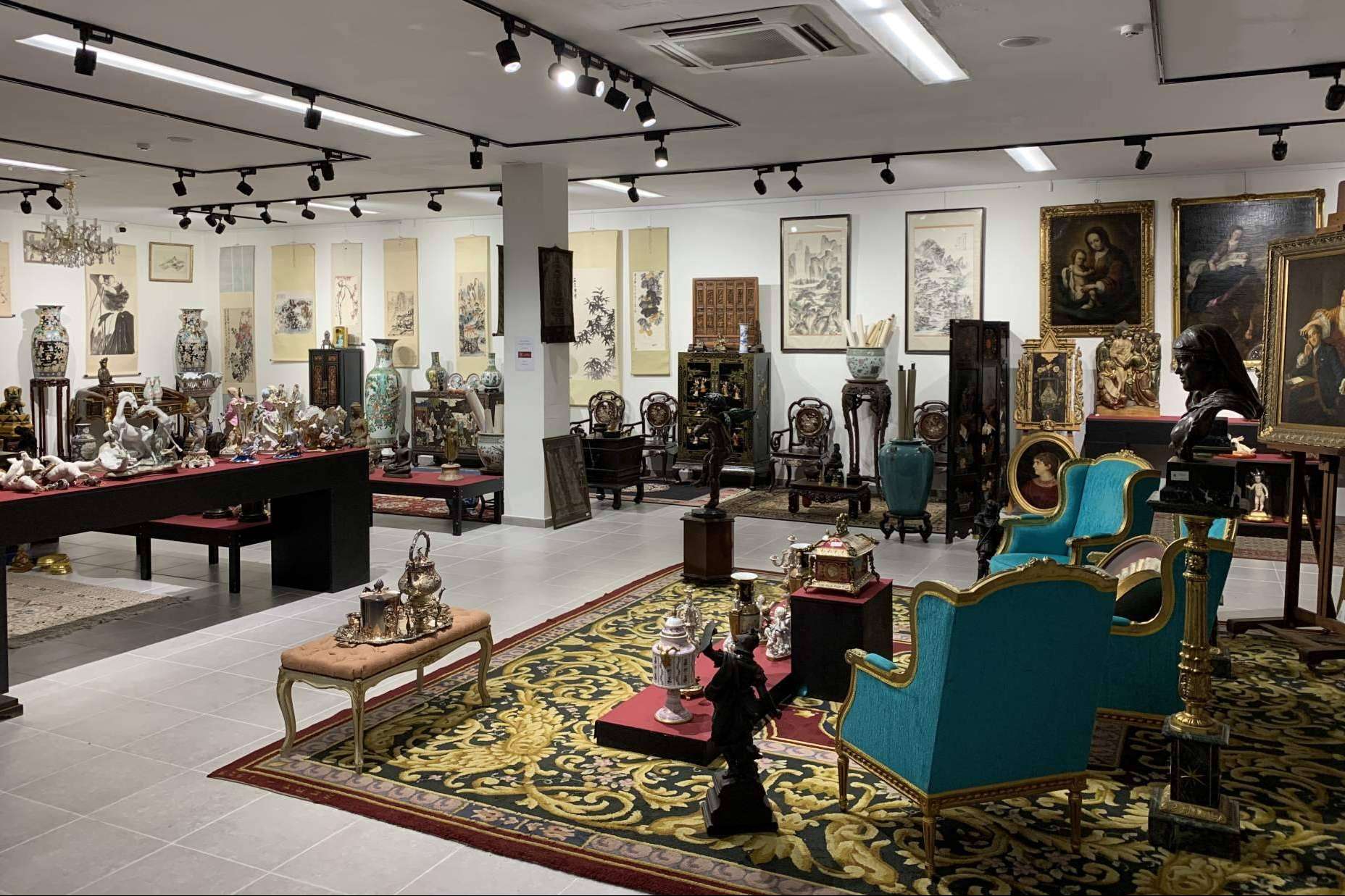 La casa de subastas especializada en antigüedades y arte asiático es Subastas Darley