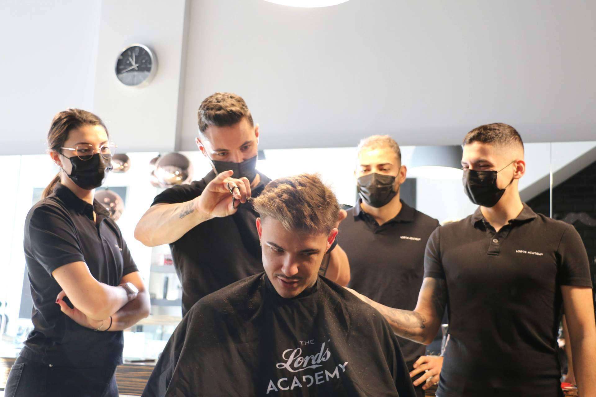 Cursos para formarse como barbero en Alicante con Lords & Barbers