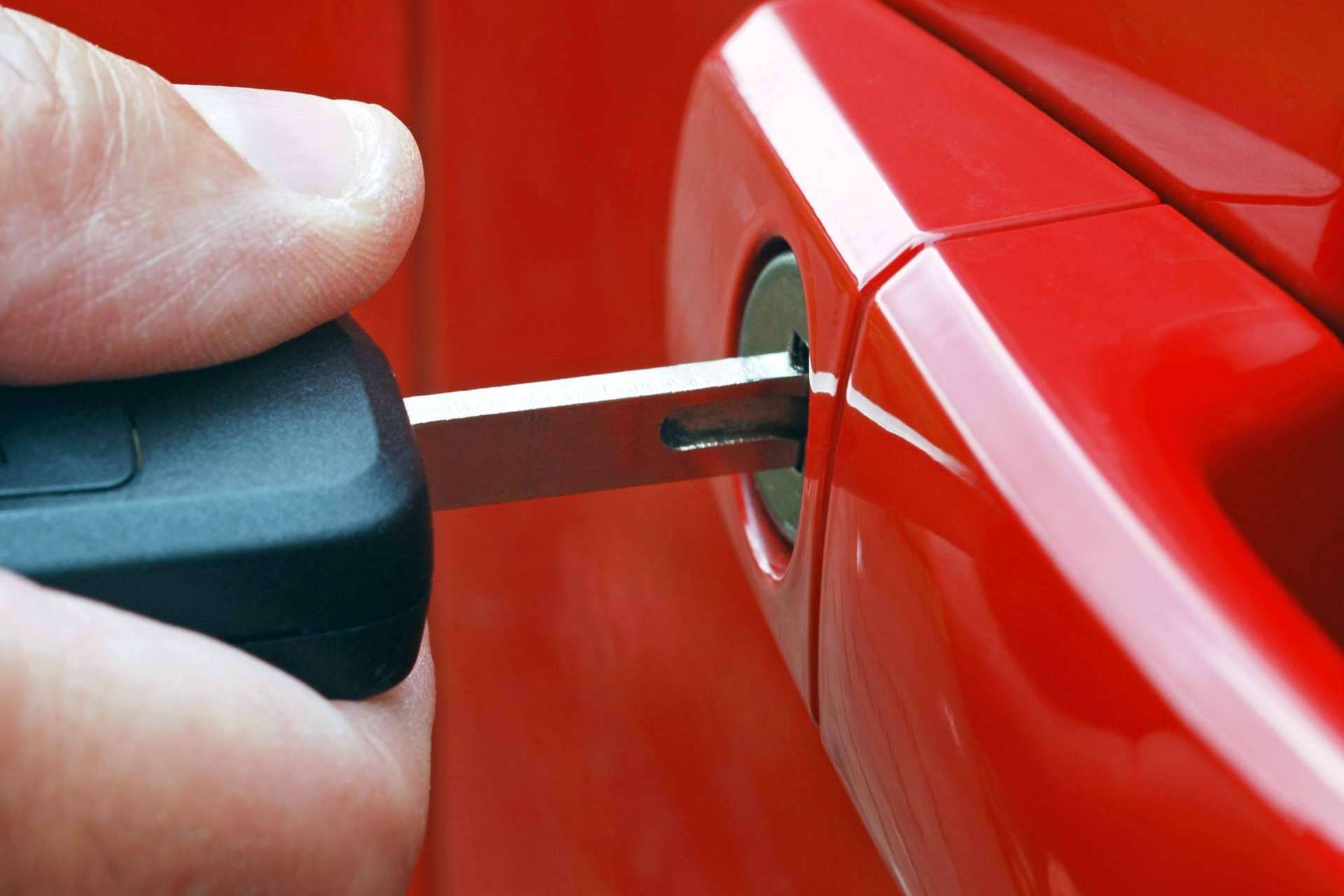 EGINER ofrece servicios de duplicados urgentes de llaves de coche y moto