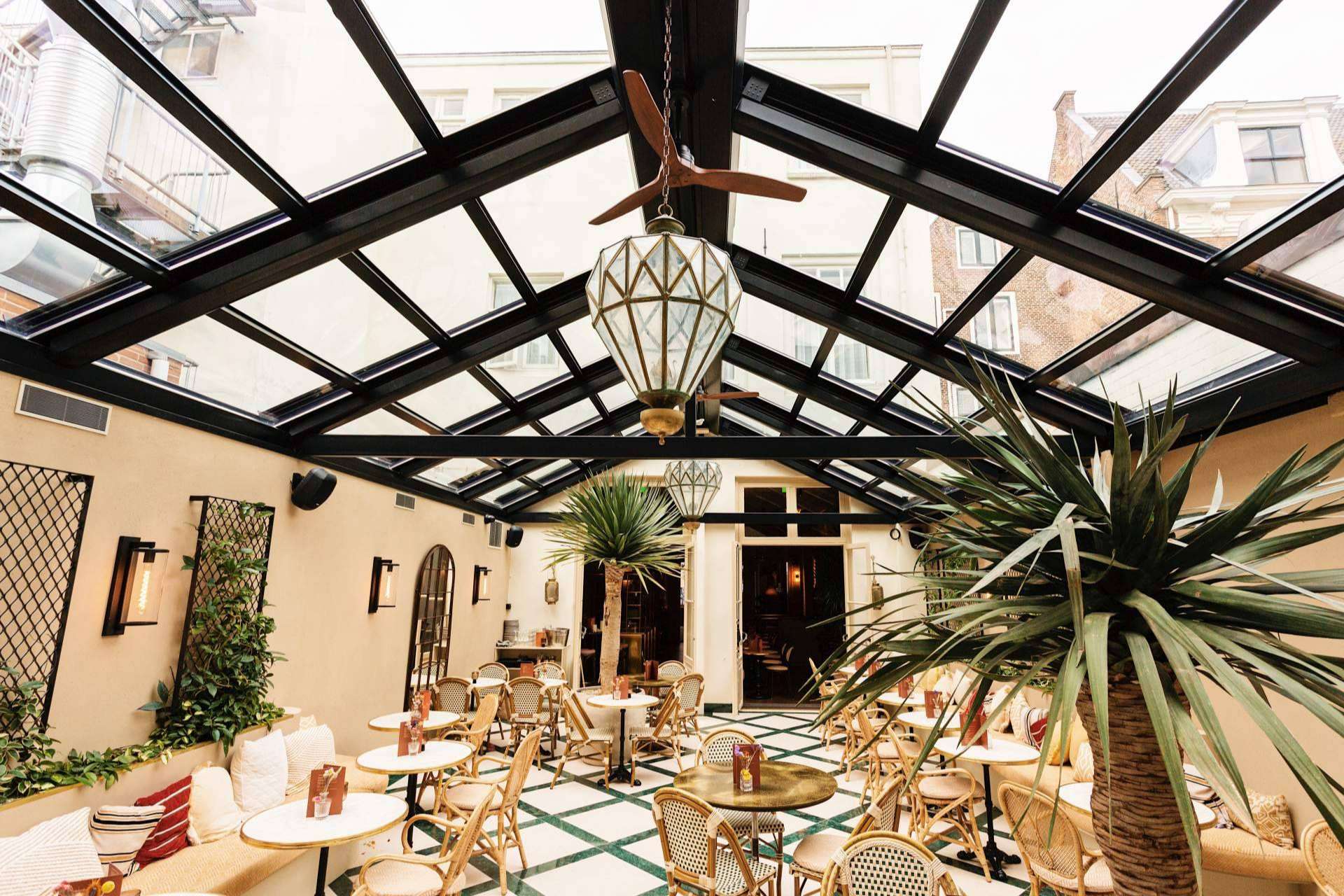 Airclos, cubrir la terraza de un negocio para disfrutarla todo el año