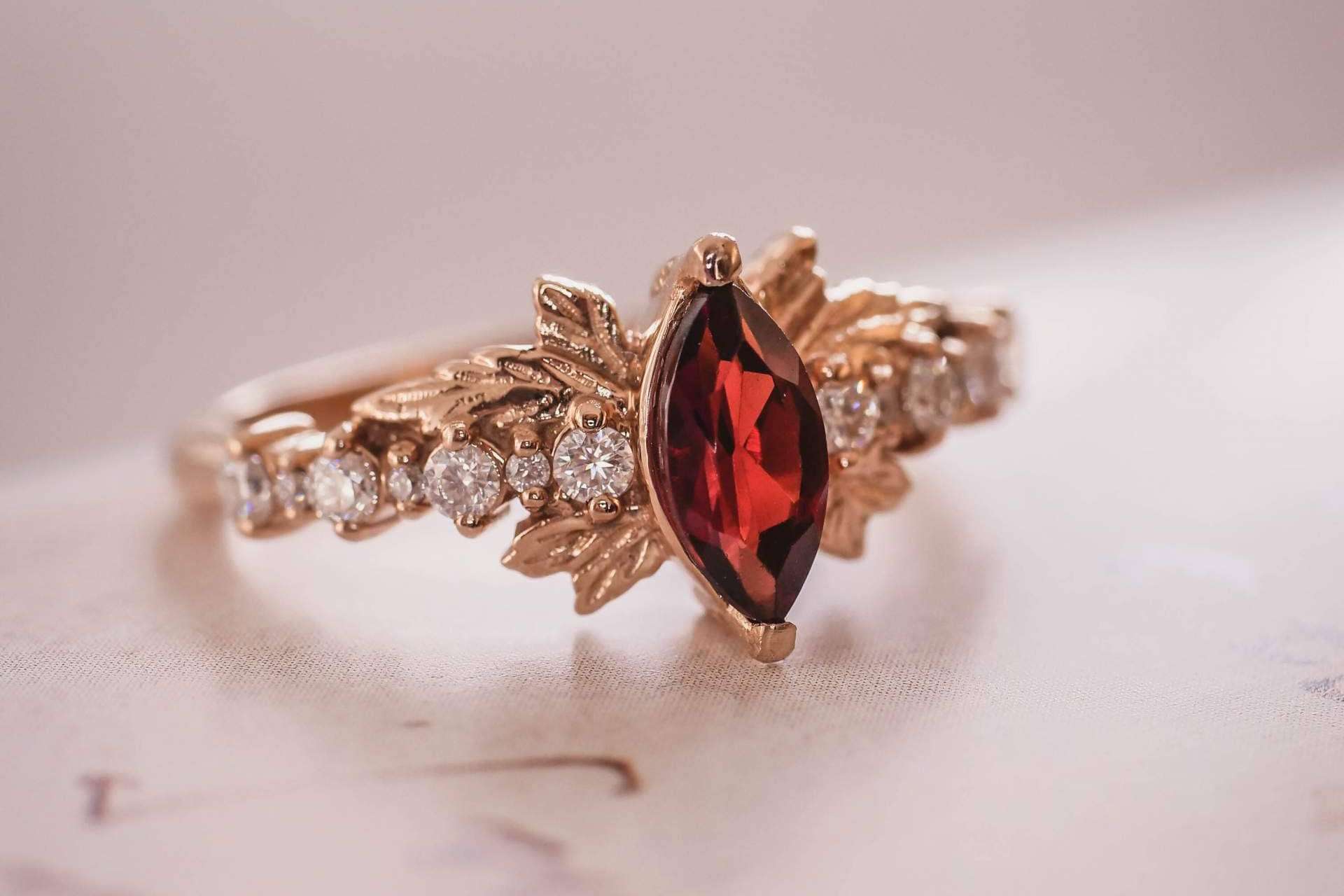 Eden Garden Jewelry, la compañía familiar que elabora anillos de compromiso a personas de todo el mundo