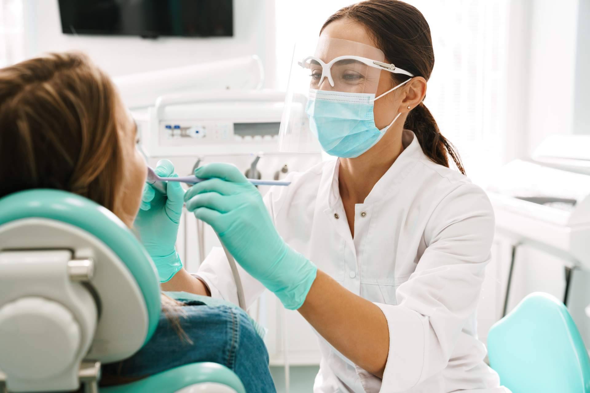 La importancia de ir al dentista y de mantener una buena salud bucal, por Clínica Dental Alberto Rodríguez