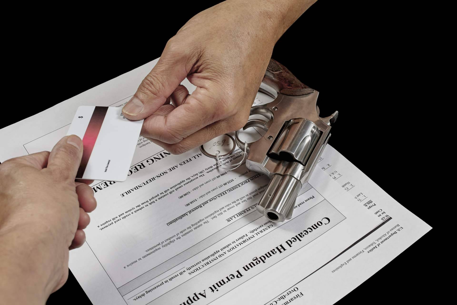 Tener armas y animales peligrosos requiere la aprobación de pruebas psicofísicas