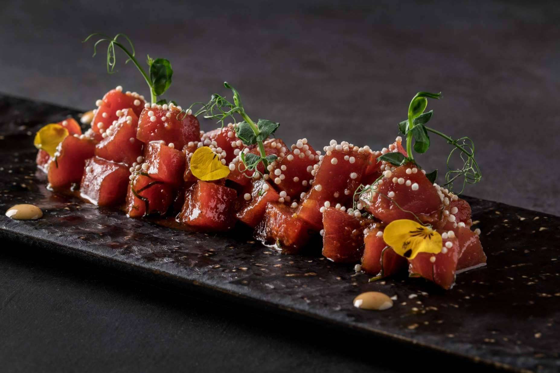 El chef Miguel de Vega muestra su pasión por la gastronomía japonesa en los platos del restaurante Kira Kira de Madrid