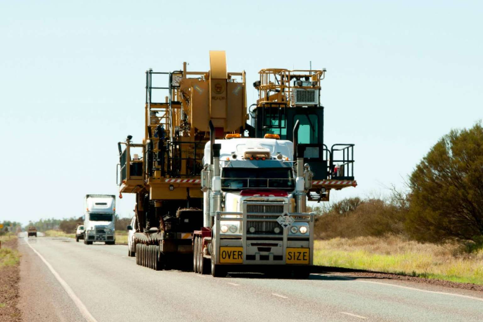 Transportamos Tu Coche, empresa especialista en transporte de maquinaria pesada profesional con más de 30 años de experiencia
