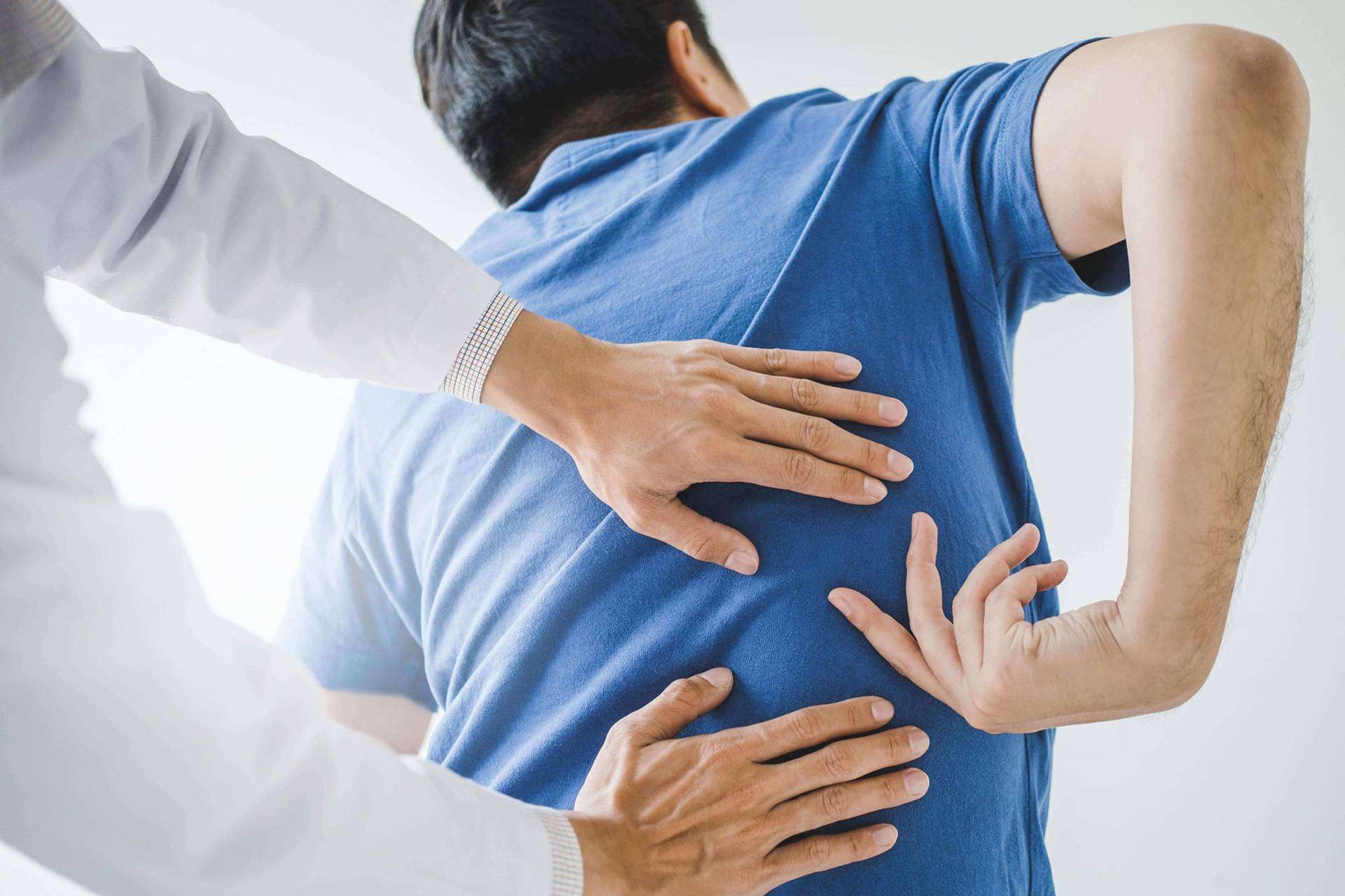 Tratar las dolencias físicas desde la raíz de la mano de FisioClinics Madrid