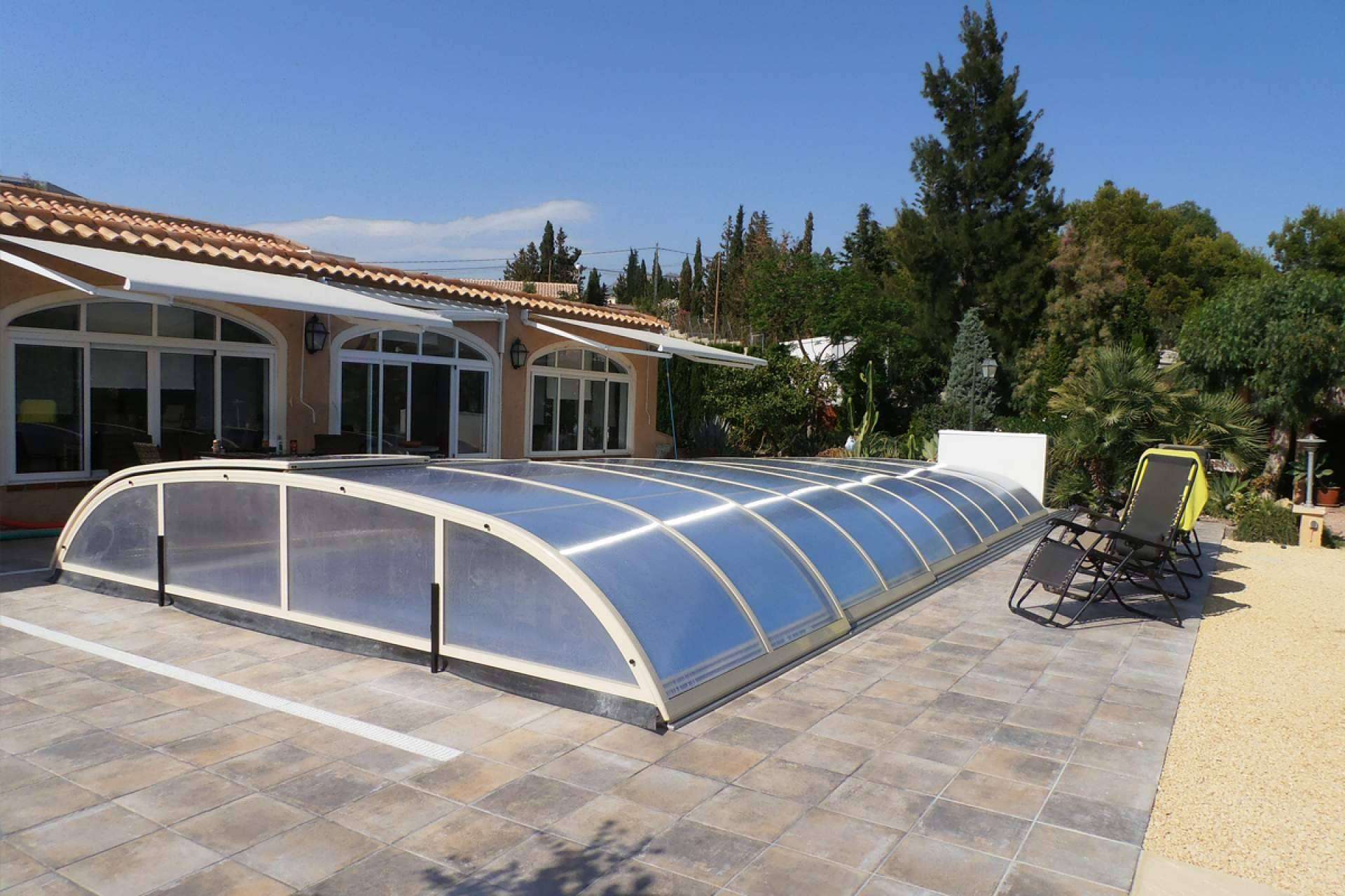 COVERTTO instala cubiertas de piscinas para protegerlas durante todo el año