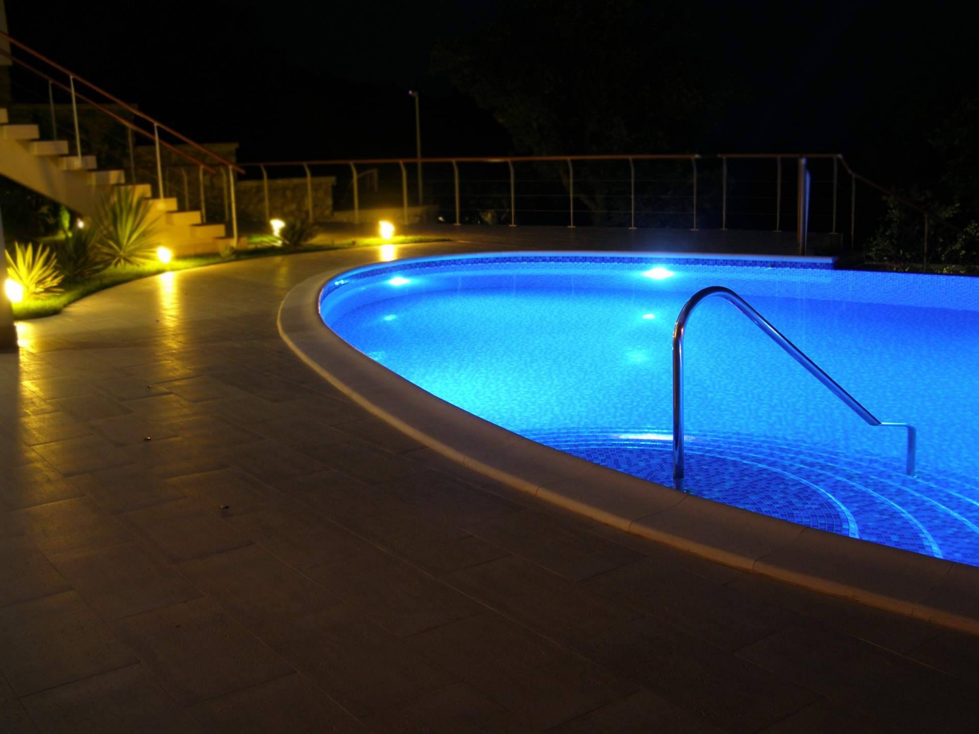 Iluminación para piscinas con Swimhome