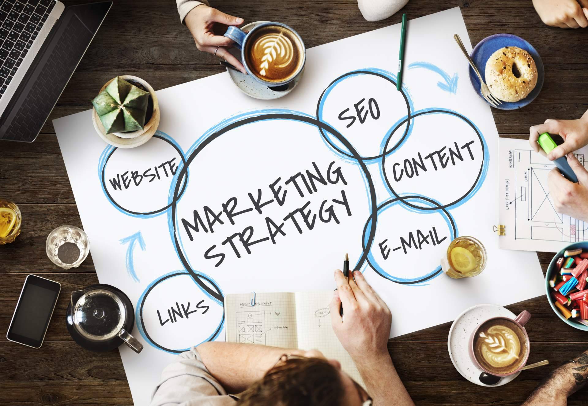Mejorar el posicionamiento online de empresas con el consultor de marketing digital, Hannibal Rodríguez