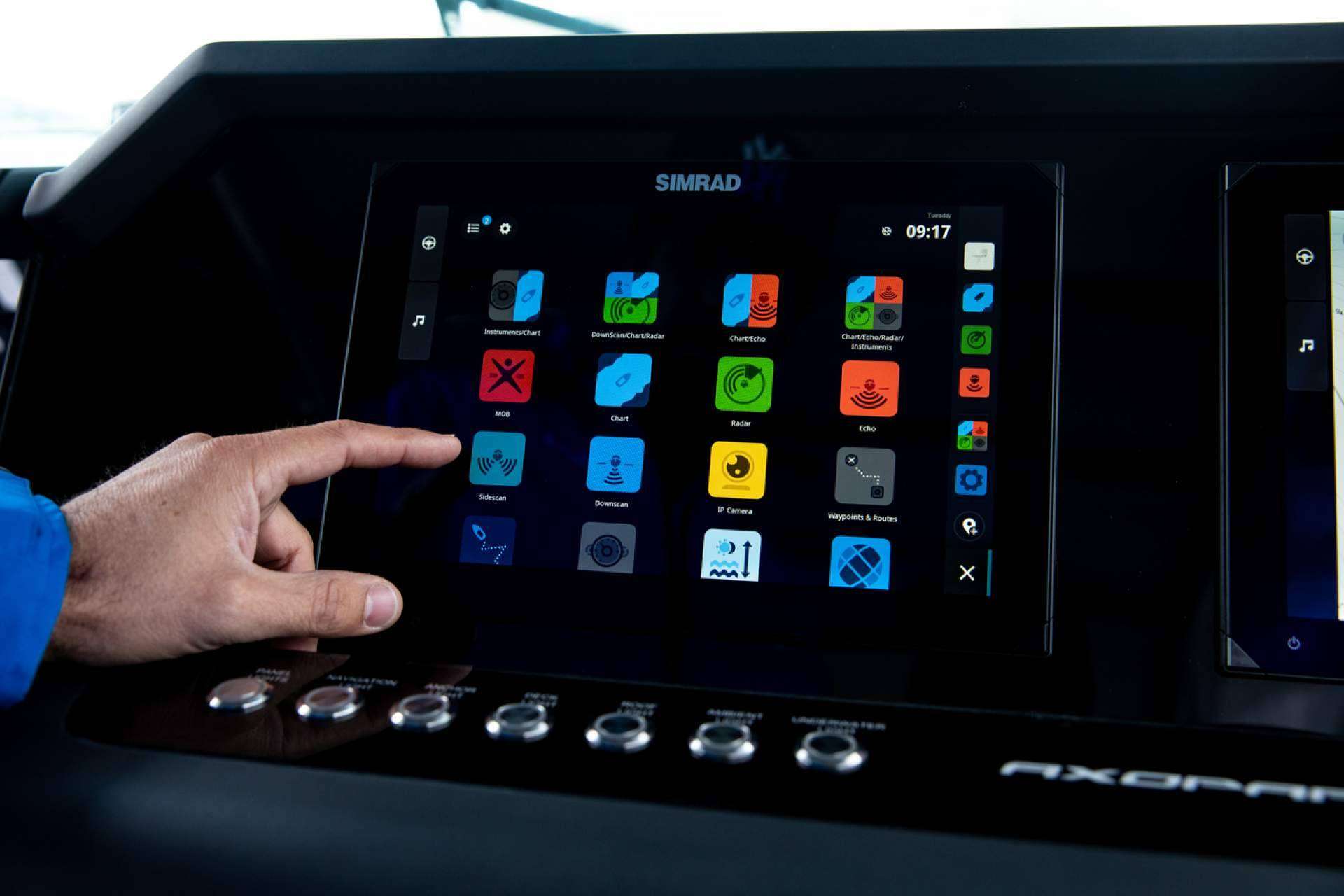 Simrad presenta la nueva serie de sondas NSX, en Equiposnauticos.com