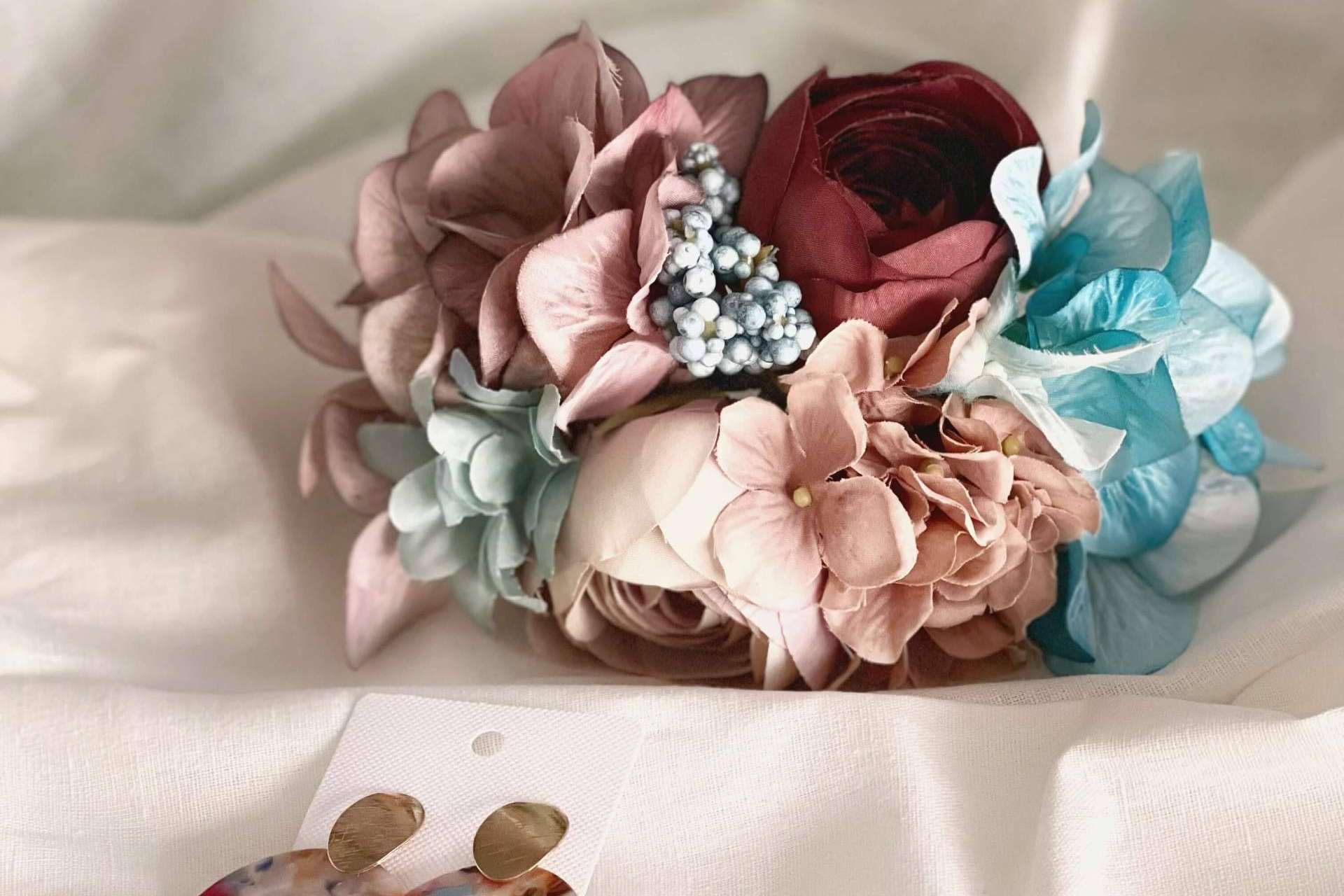 Carmen Fernández Complementos y sus flores de flamenca son el complemento imprescindible de cada vestido