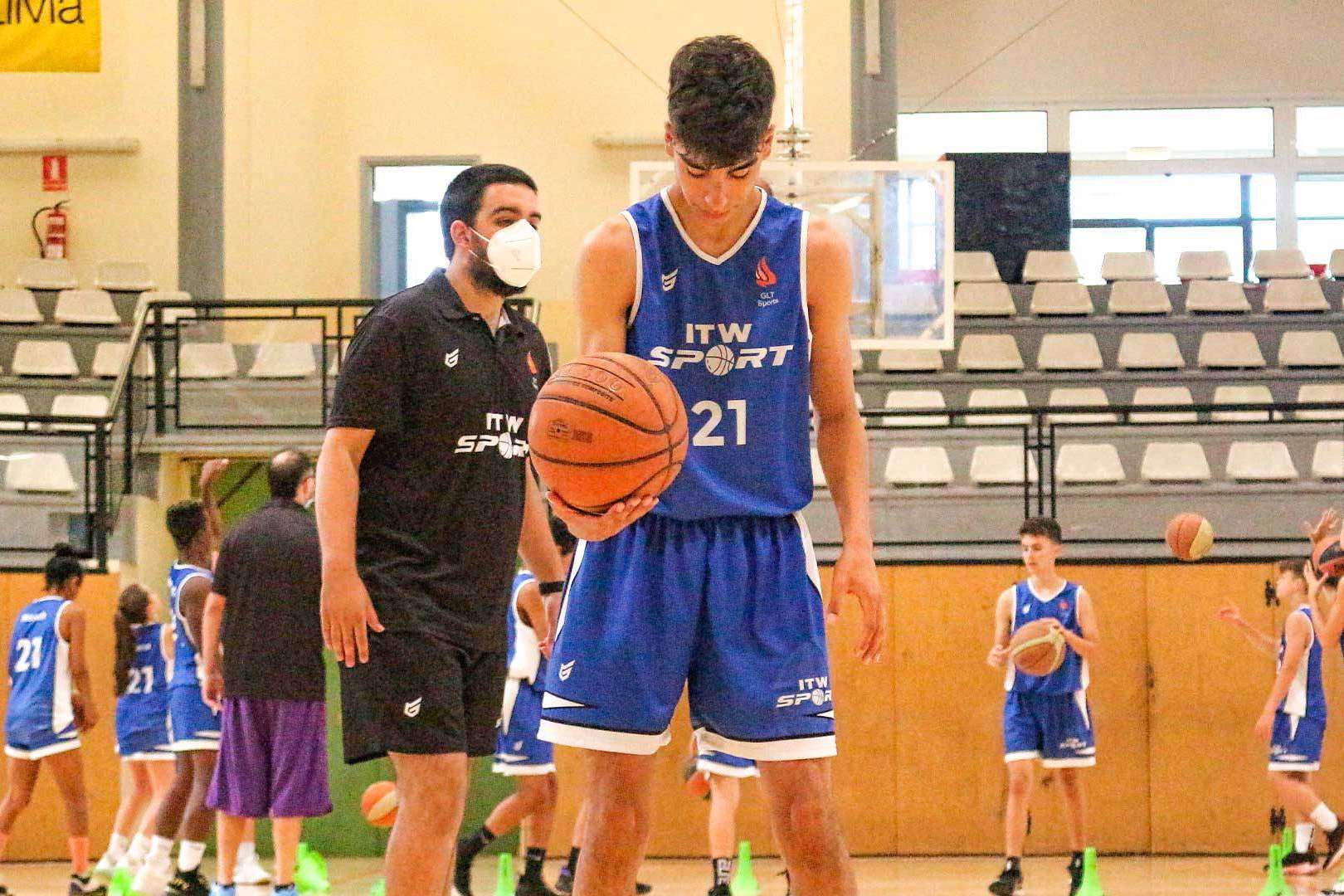 Por ITW Sport, ¿qué es un programa de formación de jugadores de baloncesto?