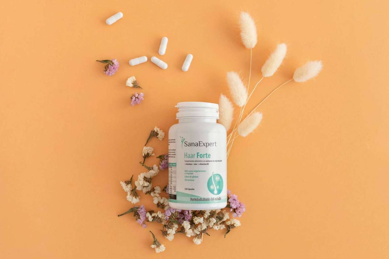Haar Forte, complemento alimenticio natural de SanaExpert que contrarresta la caída del pelo y lo fortalece