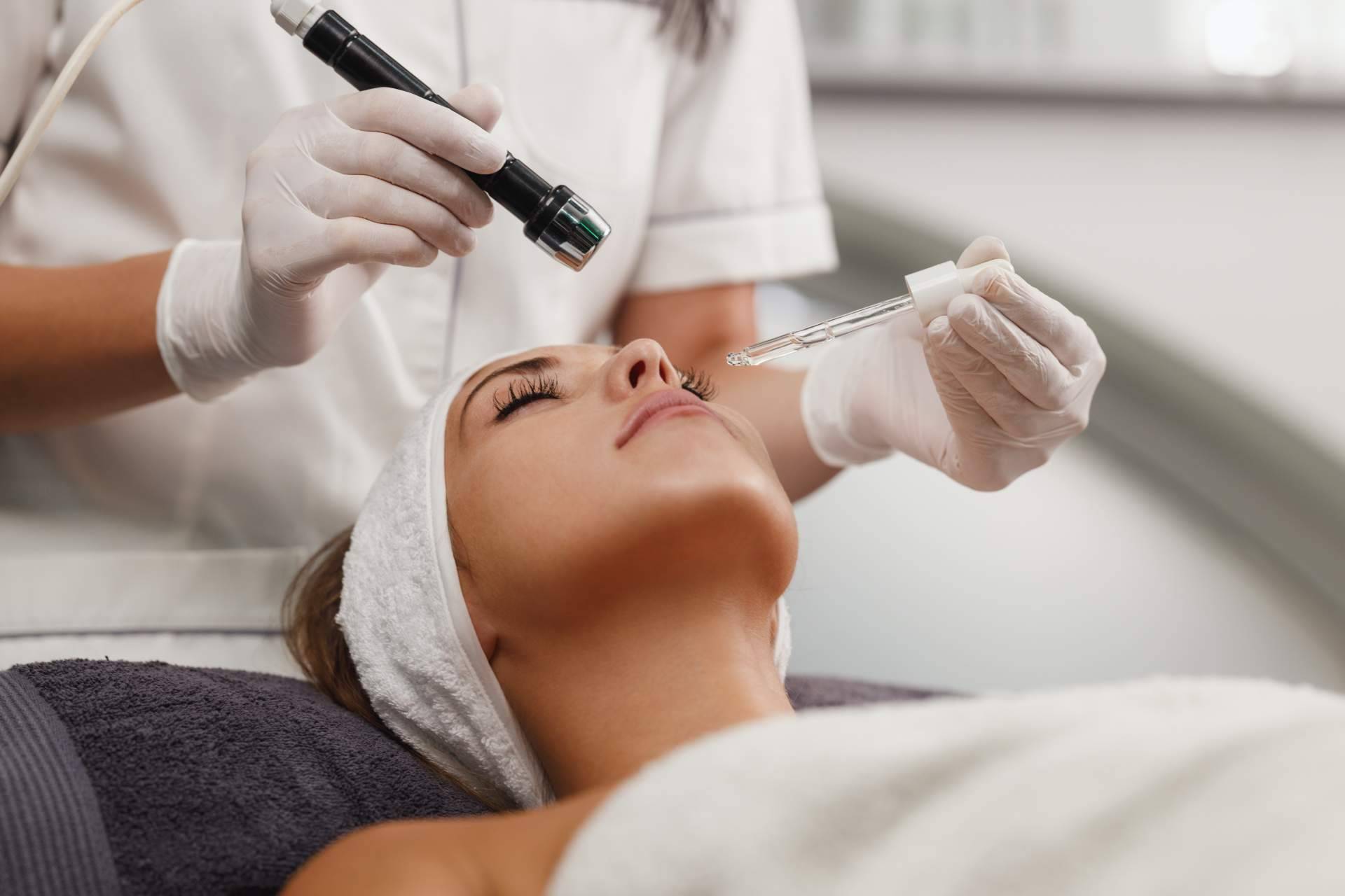 Los tratamientos faciales de Policlinica ICD son una alternativa para preparar el rostro esta primavera
