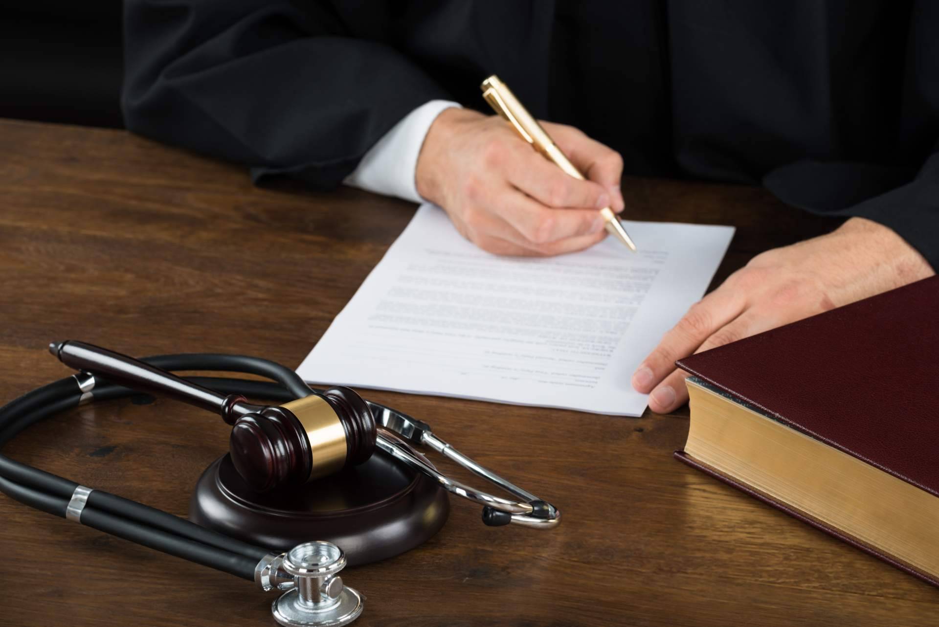 ¿Dónde encontrar abogados especialistas en casos de negligencia médica? Soler Naharro
