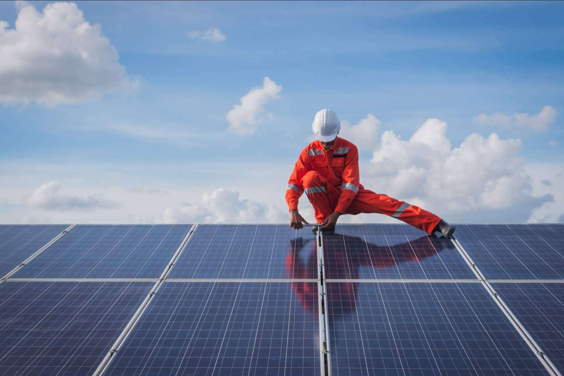 Ahorrar hasta un 60% en la factura de la electricidad a través de los paneles solares, por Energybox