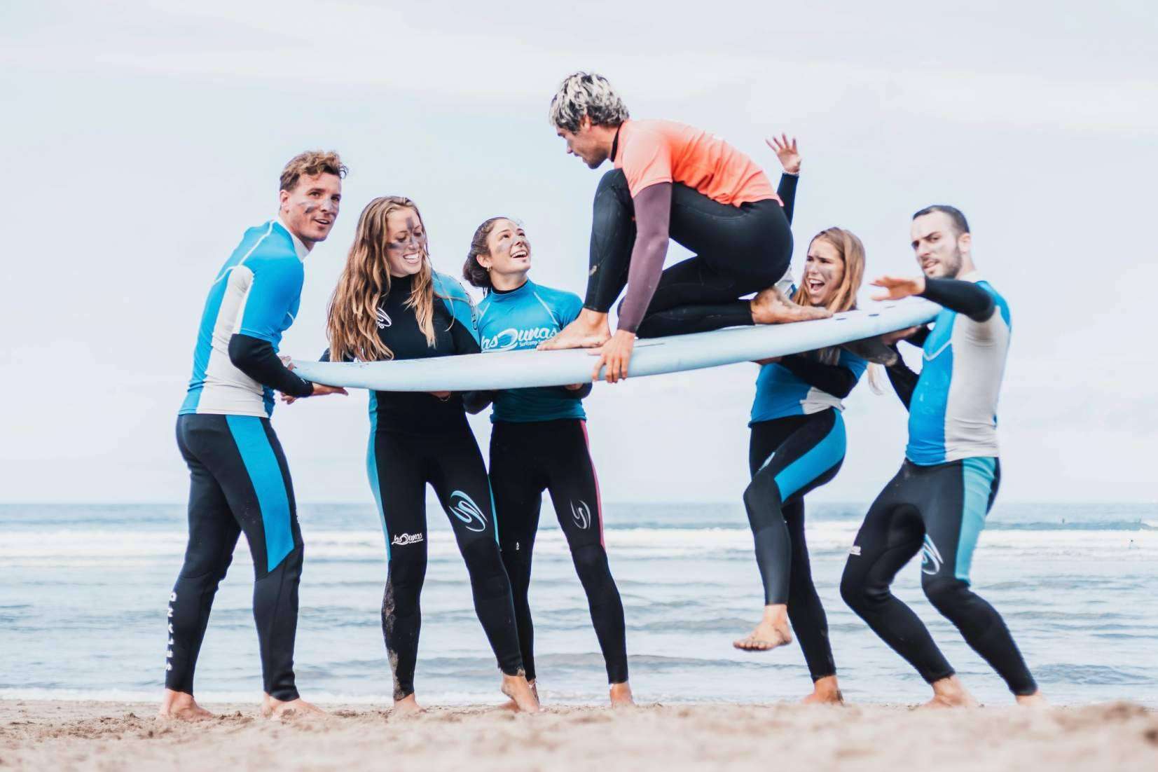 Las actividades que ofrece Family Surfers - Las Dunas, el surfcamp ubicado en Salinas