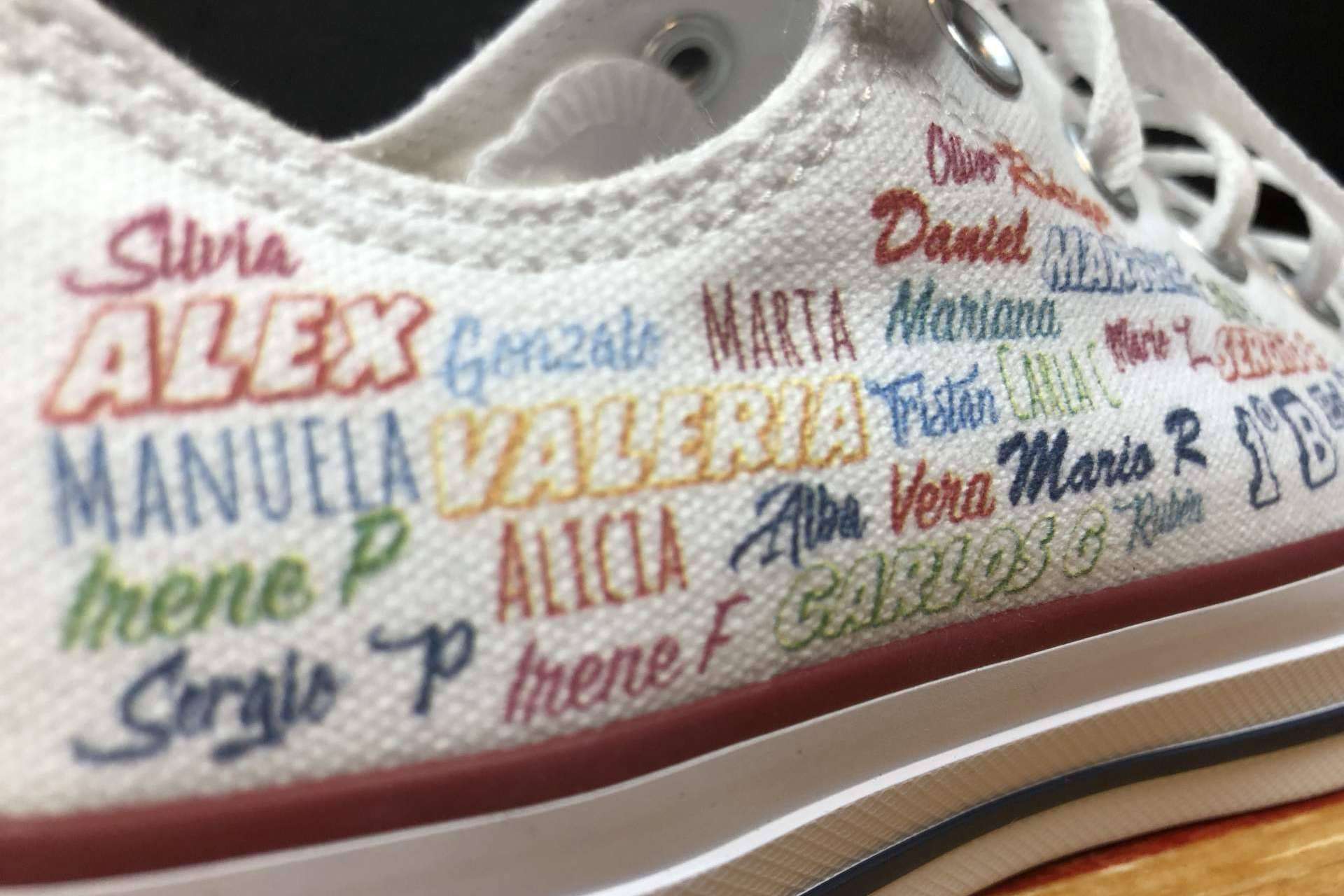 Zapatillas personalizadas para plasmar la identidad de quien las lleve, de la mano de AMM Aerografía