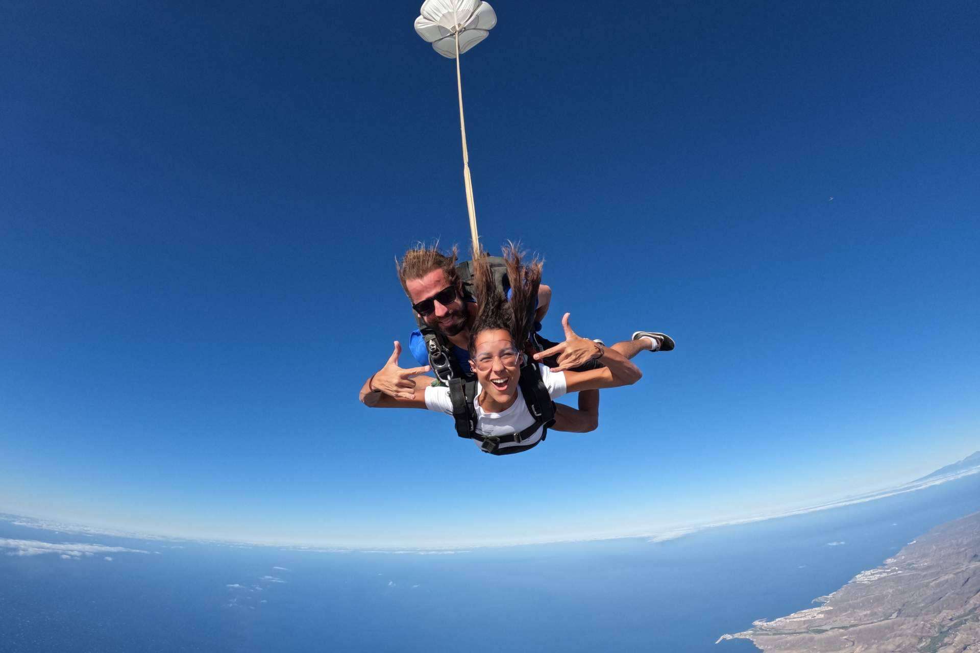 Ir de vacaciones de verano a Gran Canaria, una isla también ideal para hacer paracaidismo