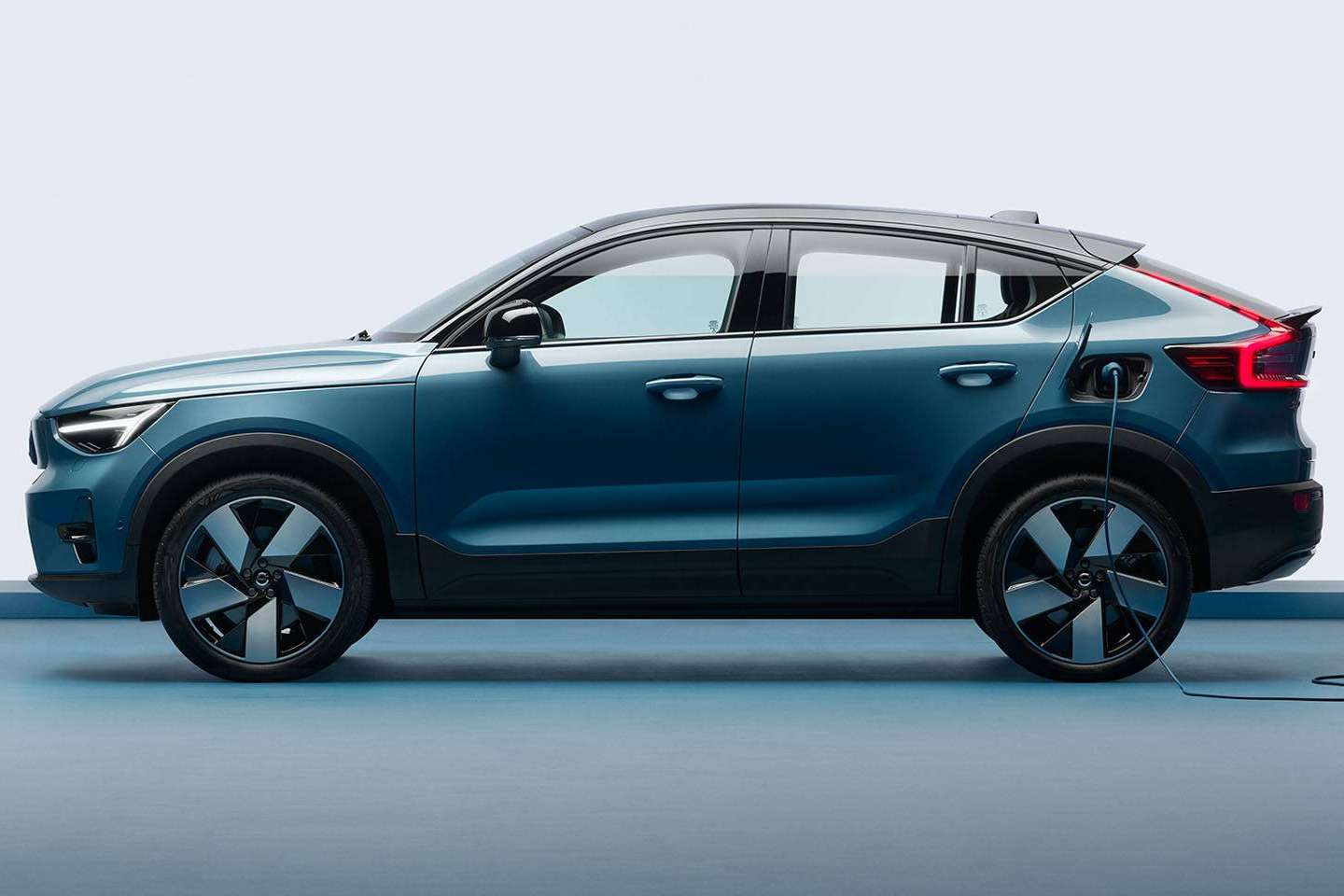 Los modelos XC40 Recharge y C40 Recharge de vehículos eléctricos Volvo, disponibles en Lleida