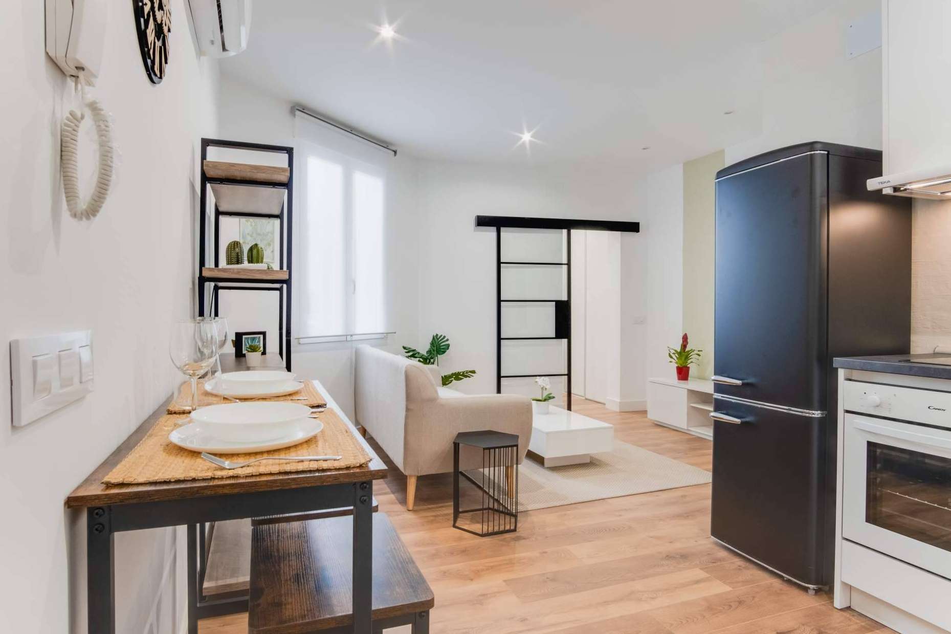 ¿Cuáles son los beneficios que obtienen los propietarios al contratar una agencia de gestión inmobiliaria?, por Homes2Rent