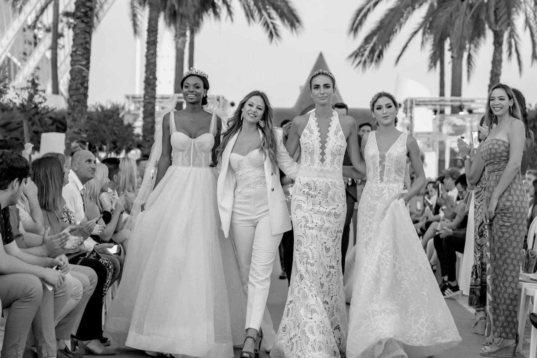 Atelier de Bodas desfila en Afrodita II 'El guardián de la moda', un desfile benéfico con los diseñadores nupciales valencianos más destacados