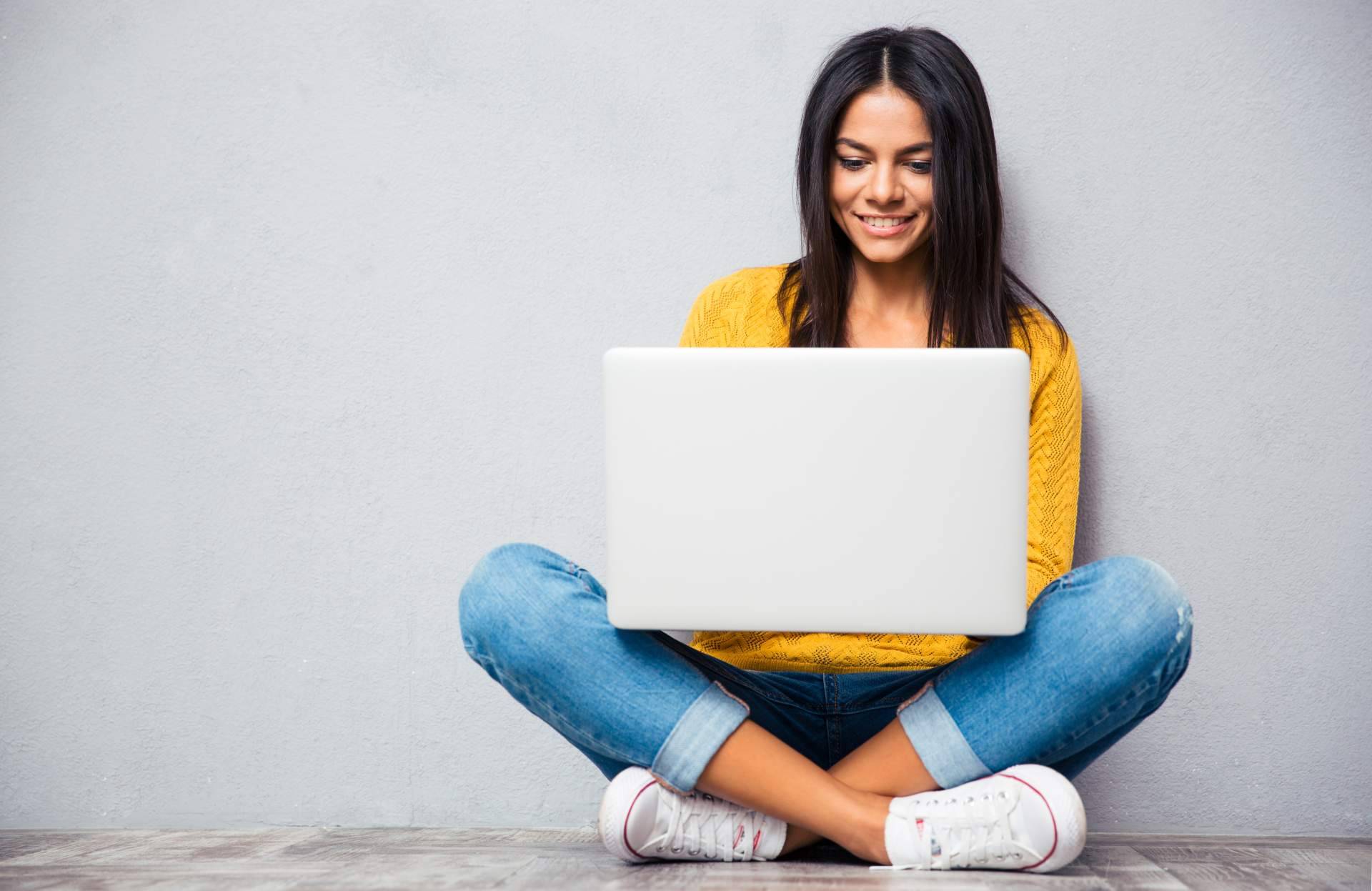 Las clases teóricas online de Autoescuela 2000 permiten aprovechar el tiempo