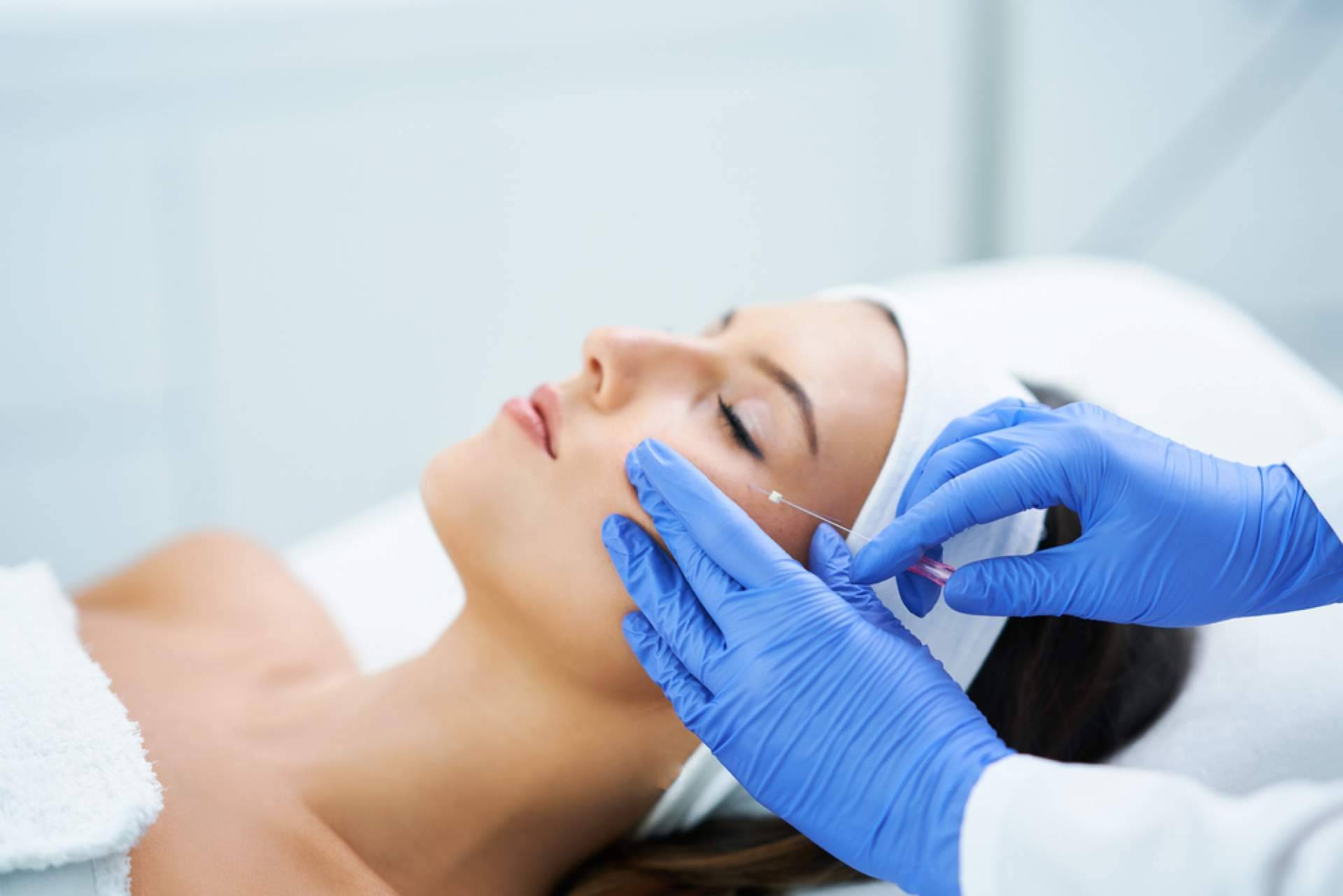 A2Clínic realiza un lifting facial para combatir los signos de la edad