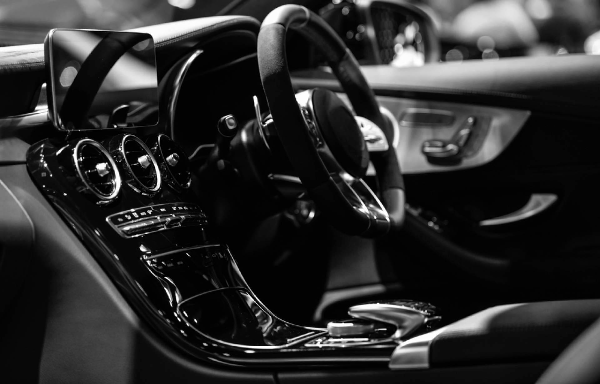 Renta Car Deluxe ofrece el alquiler de coches de lujo para destacar en cualquier evento