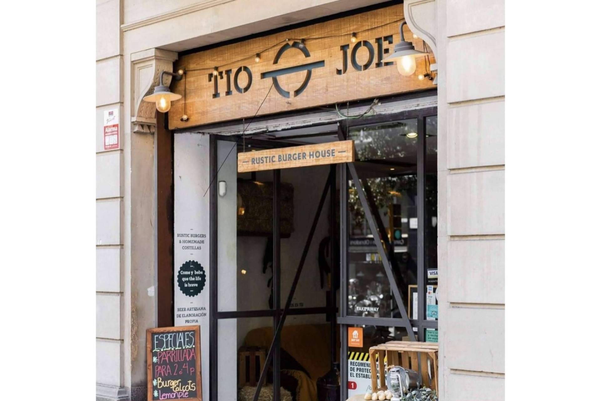 La cocina y el ambiente de Tío Joe conquista a los clientes de este restaurante con música en vivo de Barcelona